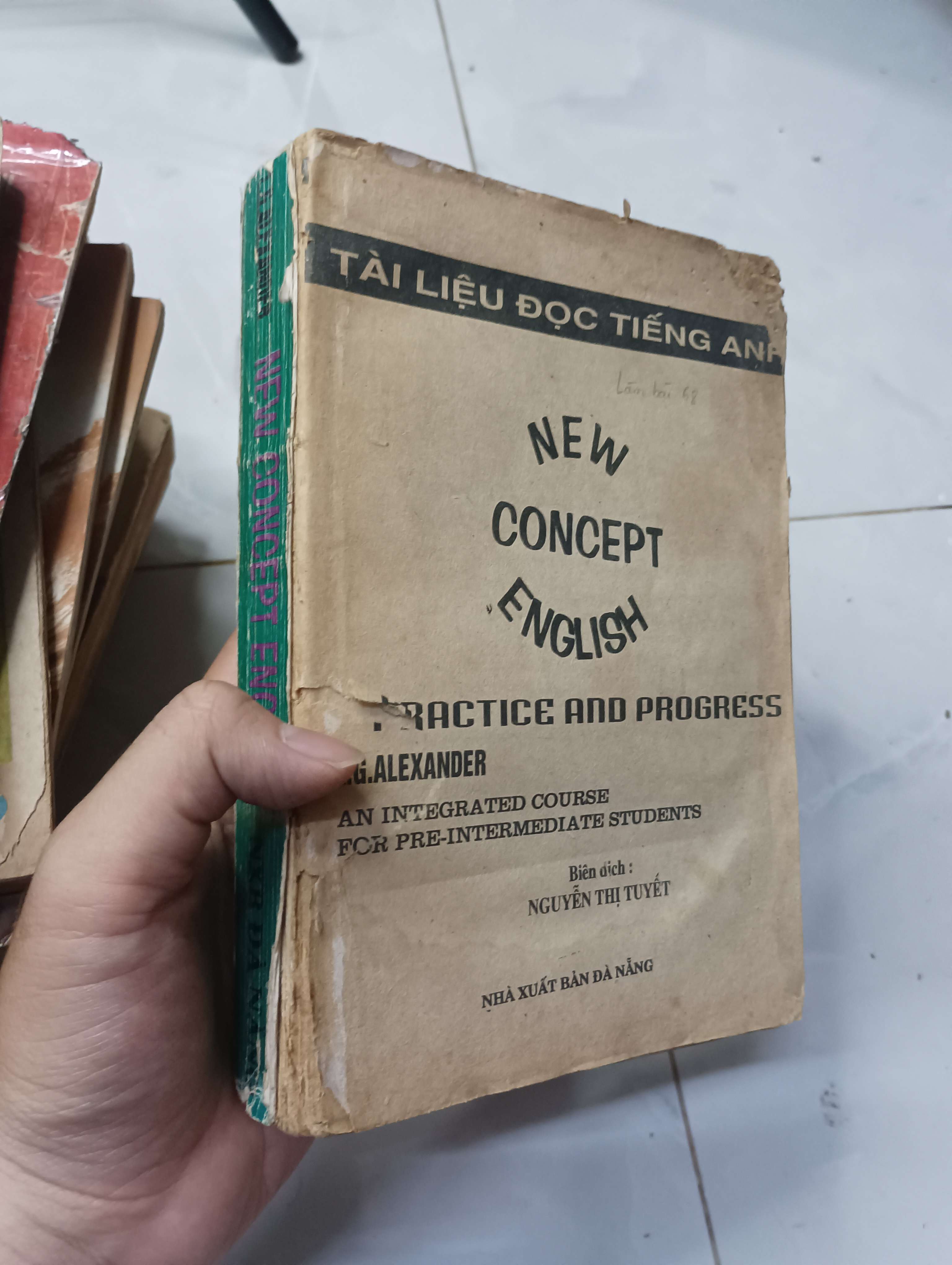 New Concept English - Practice and Progress 70% rách bìa trước gáy xấu (Sách học ngoại ngữ) HLSC