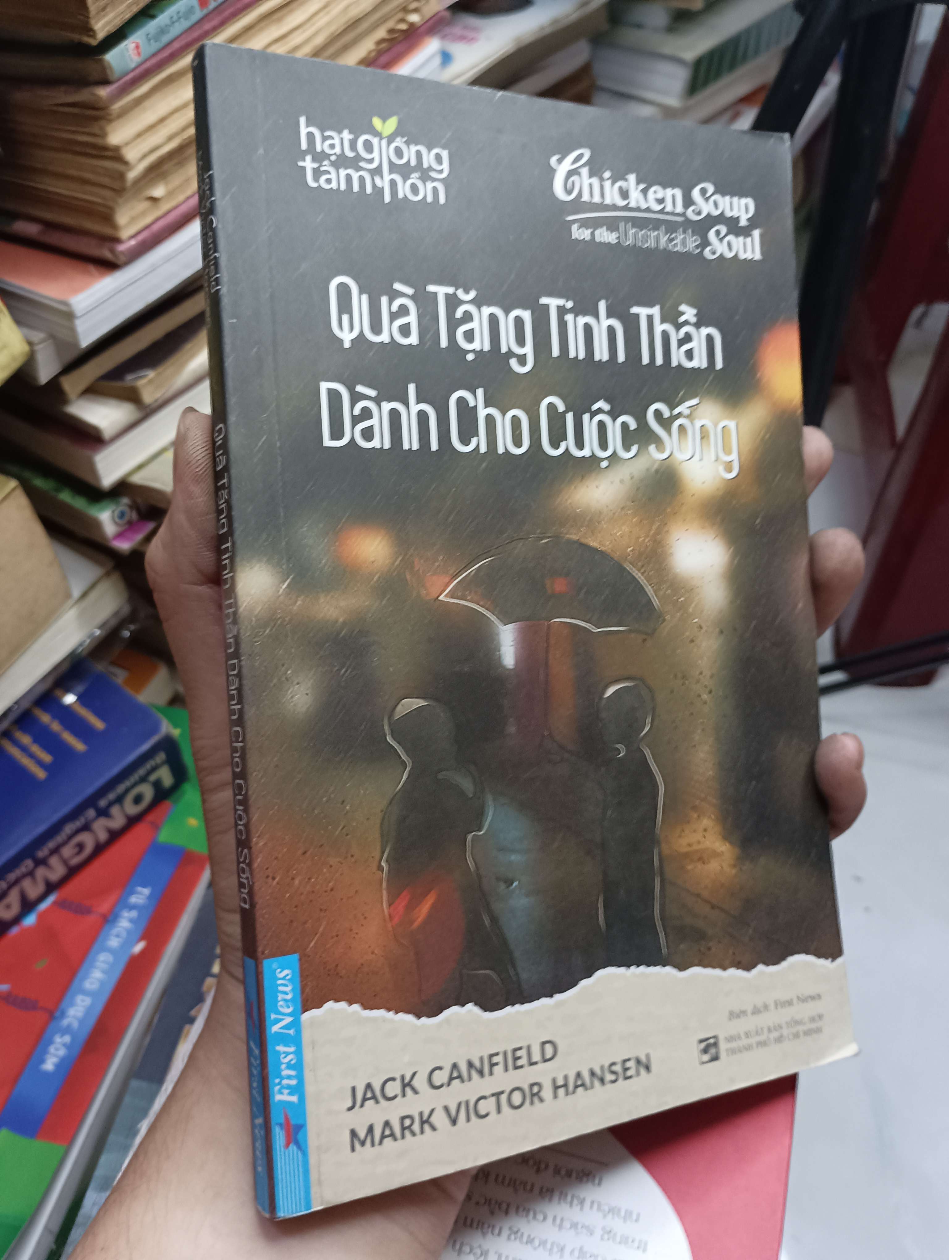 Quà tặng tinh thần dành cho cuộc sống (Chicken Soup for the Unsinkable Soul) - Jack Canfield, Mark Victor Hansen 2018 80% (Kỹ năng sống) HLSC
