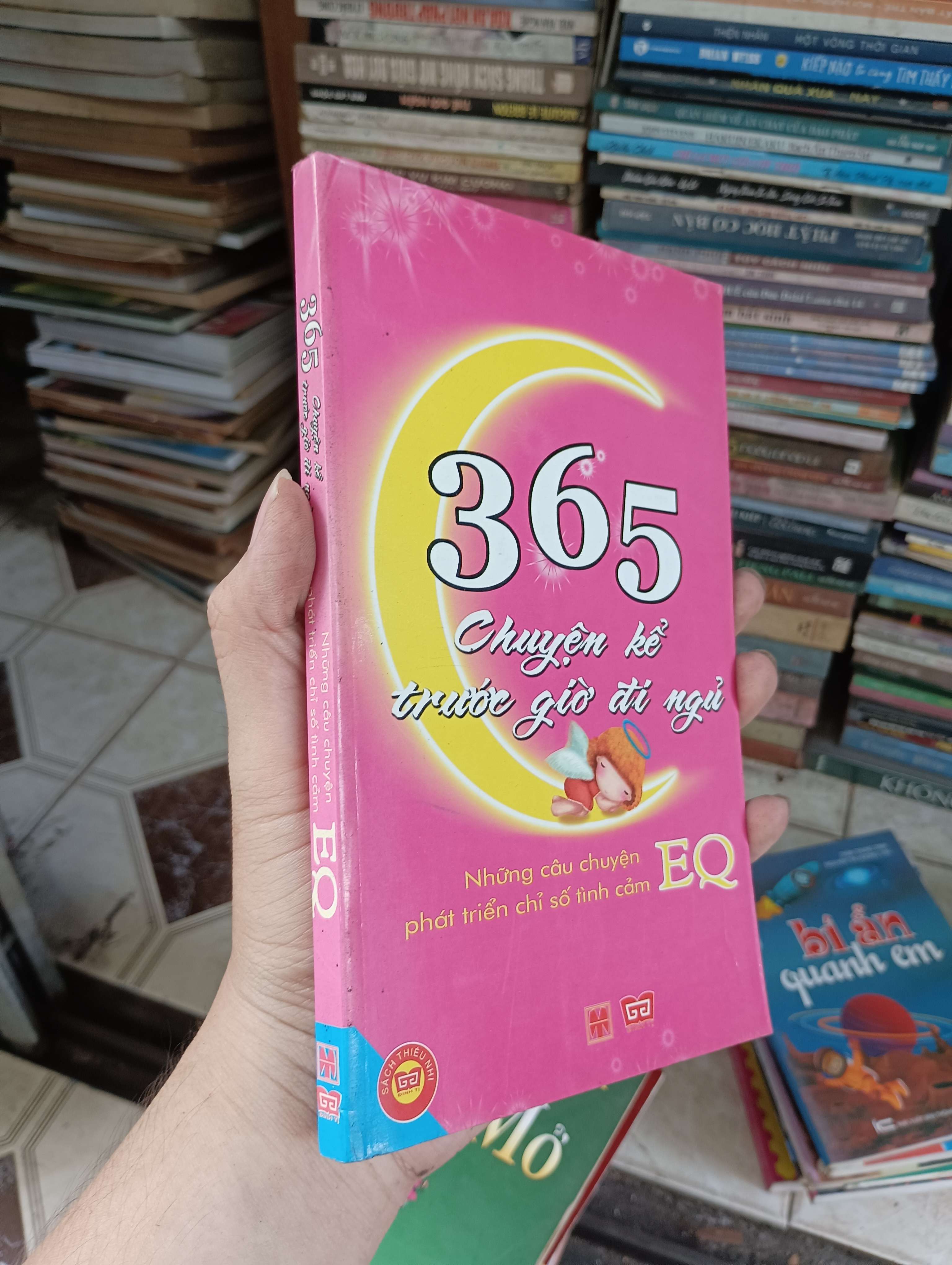 365 Chuyện kể trước giờ đi ngủ - Những câu chuyện phát triển chỉ số tình cảm EQ 2011 (Sách thiếu nhi) BGB