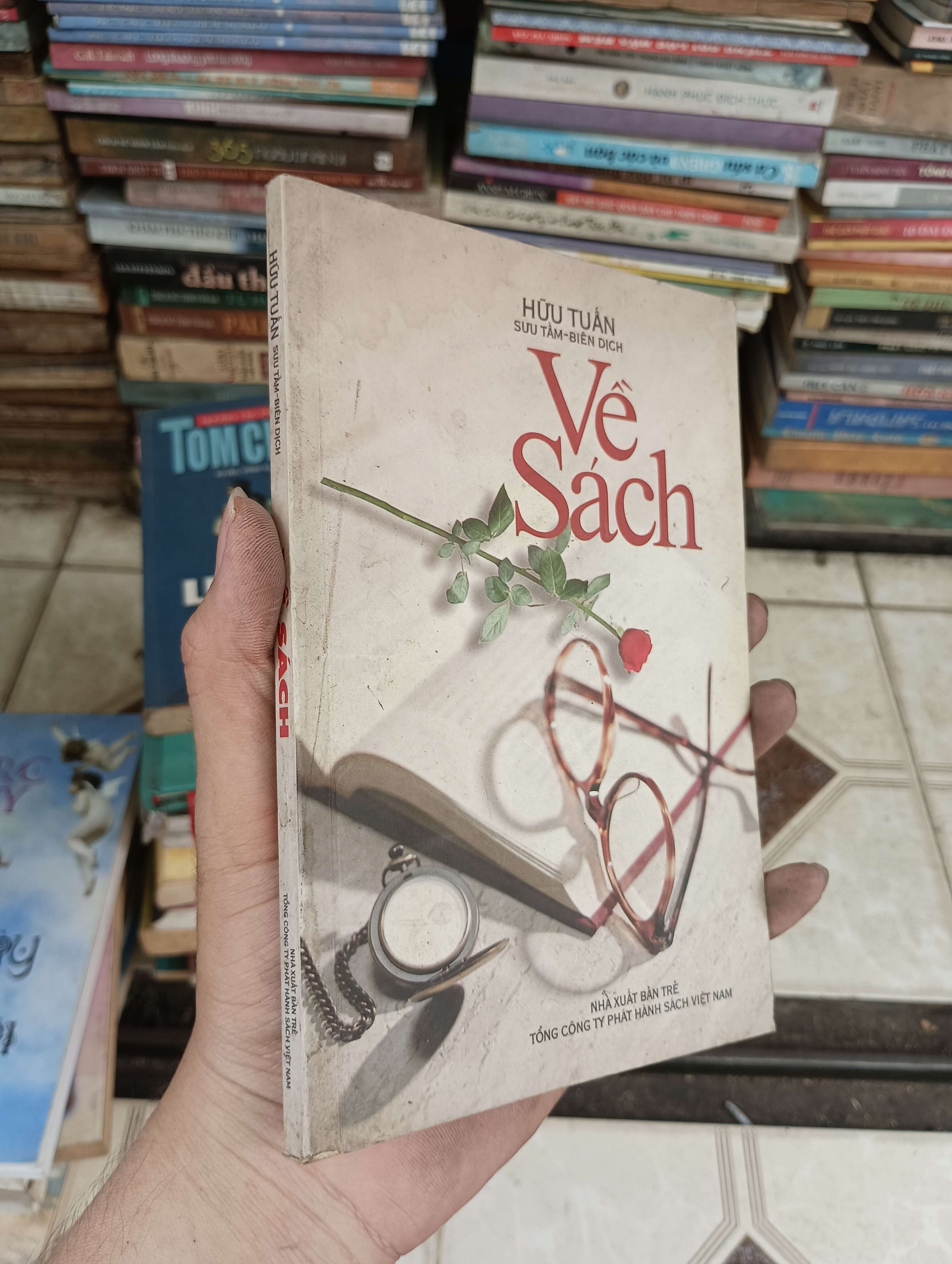 Về Sách - Hữu Tuấn 2002 (Sách văn học) BGB