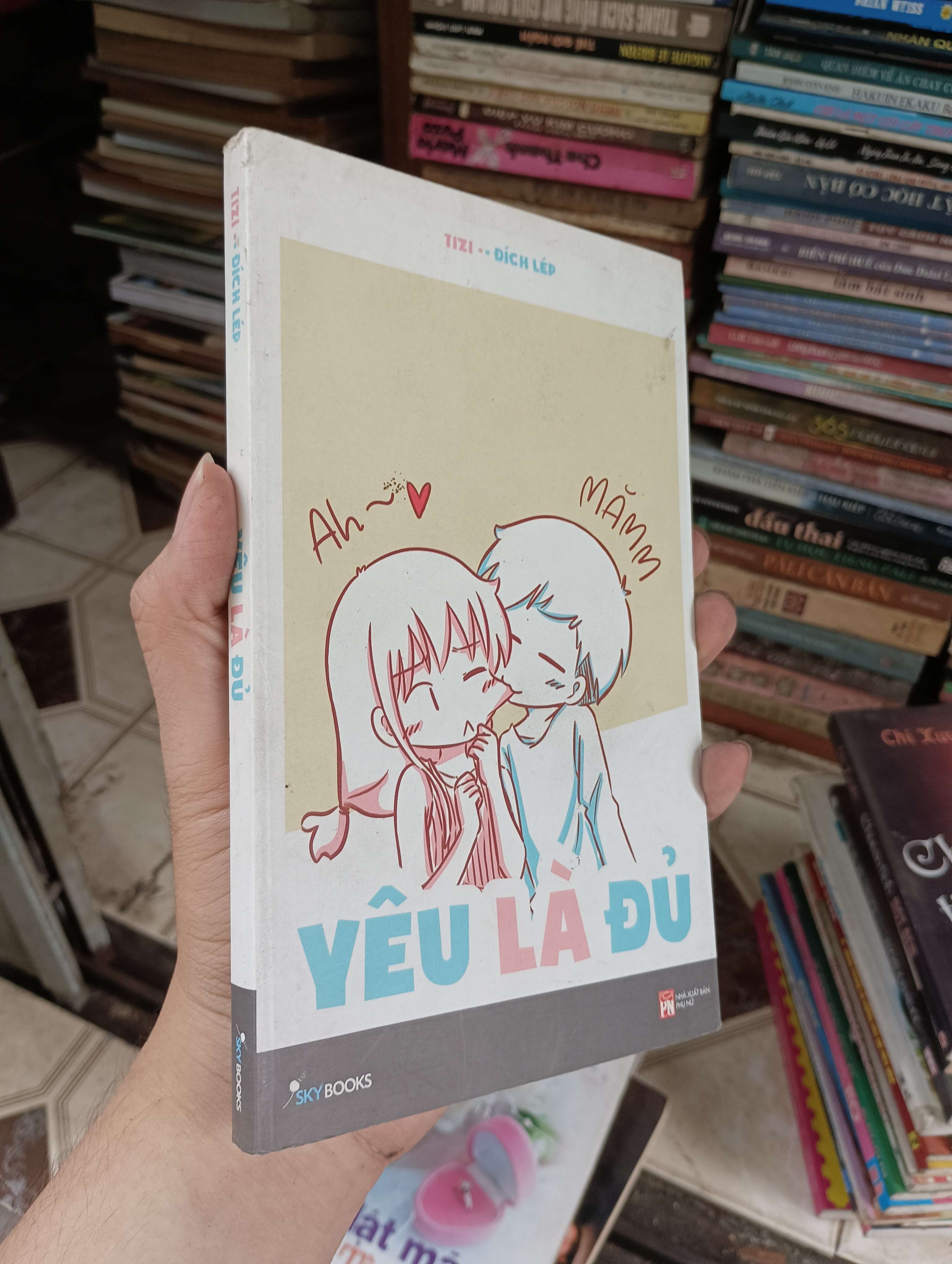 Yêu Là Đủ - Tizi & Đích Lép 2008 (Sách văn học) BGB