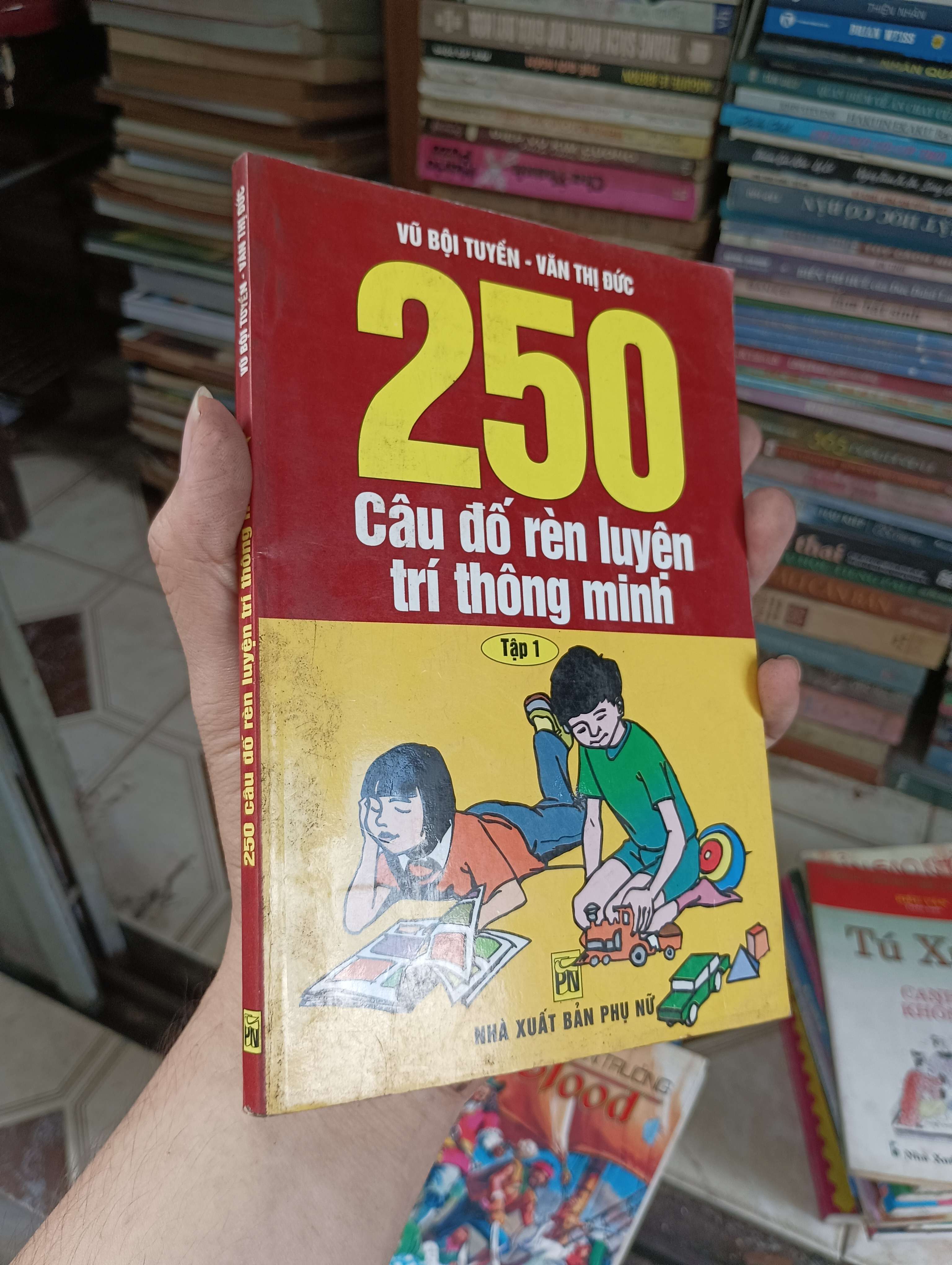 250 Câu đố rèn luyện trí thông minh (Tập 1) - Vũ Bội Tuyền & Văn Thị Đức 2005 (Sách thiếu nhi) BGB