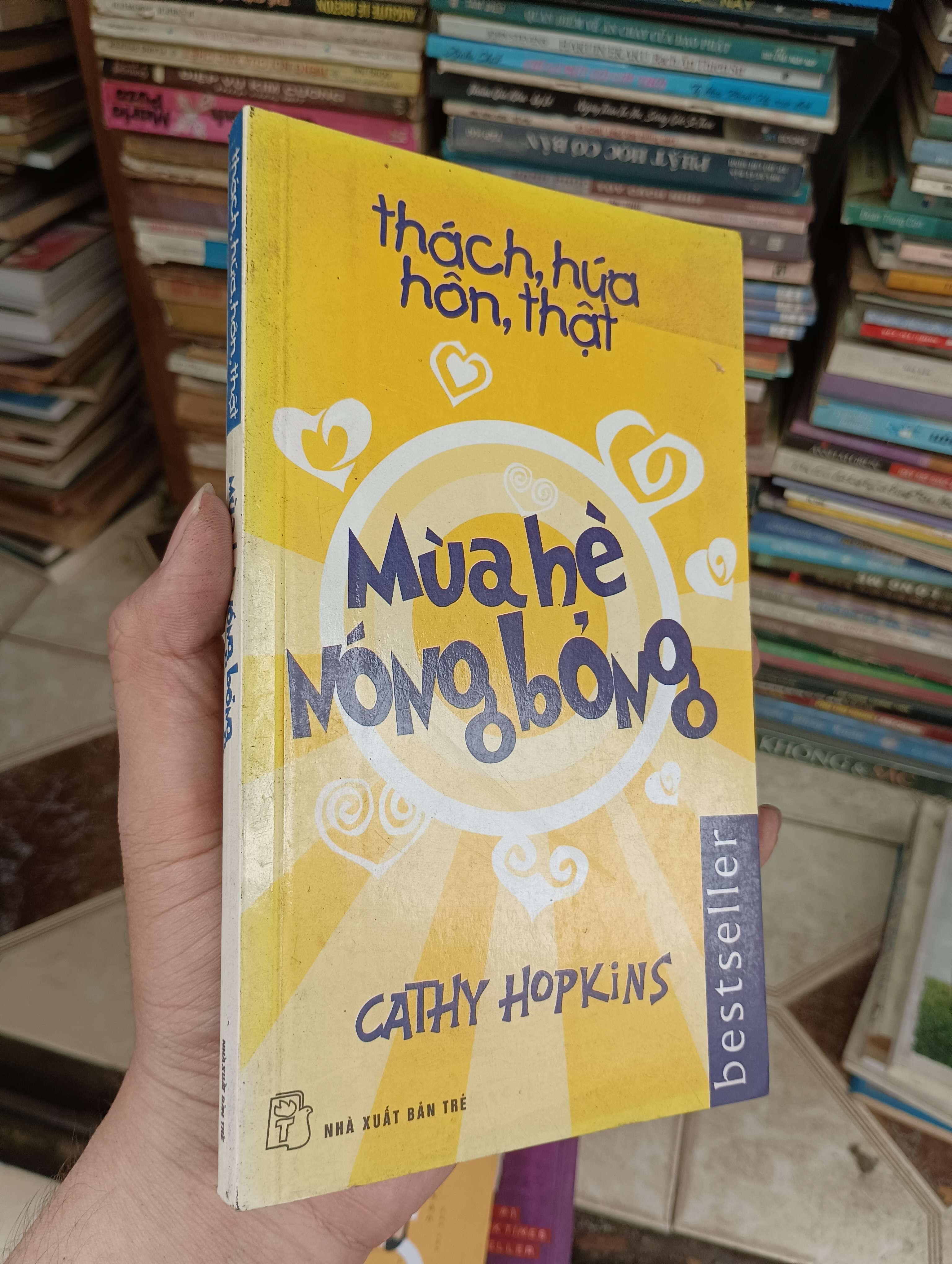 Thách, hứa, hôn, thật - Mùa hè nóng bỏng (Cathy Hopkins) 2009 (Sách văn học) BGB