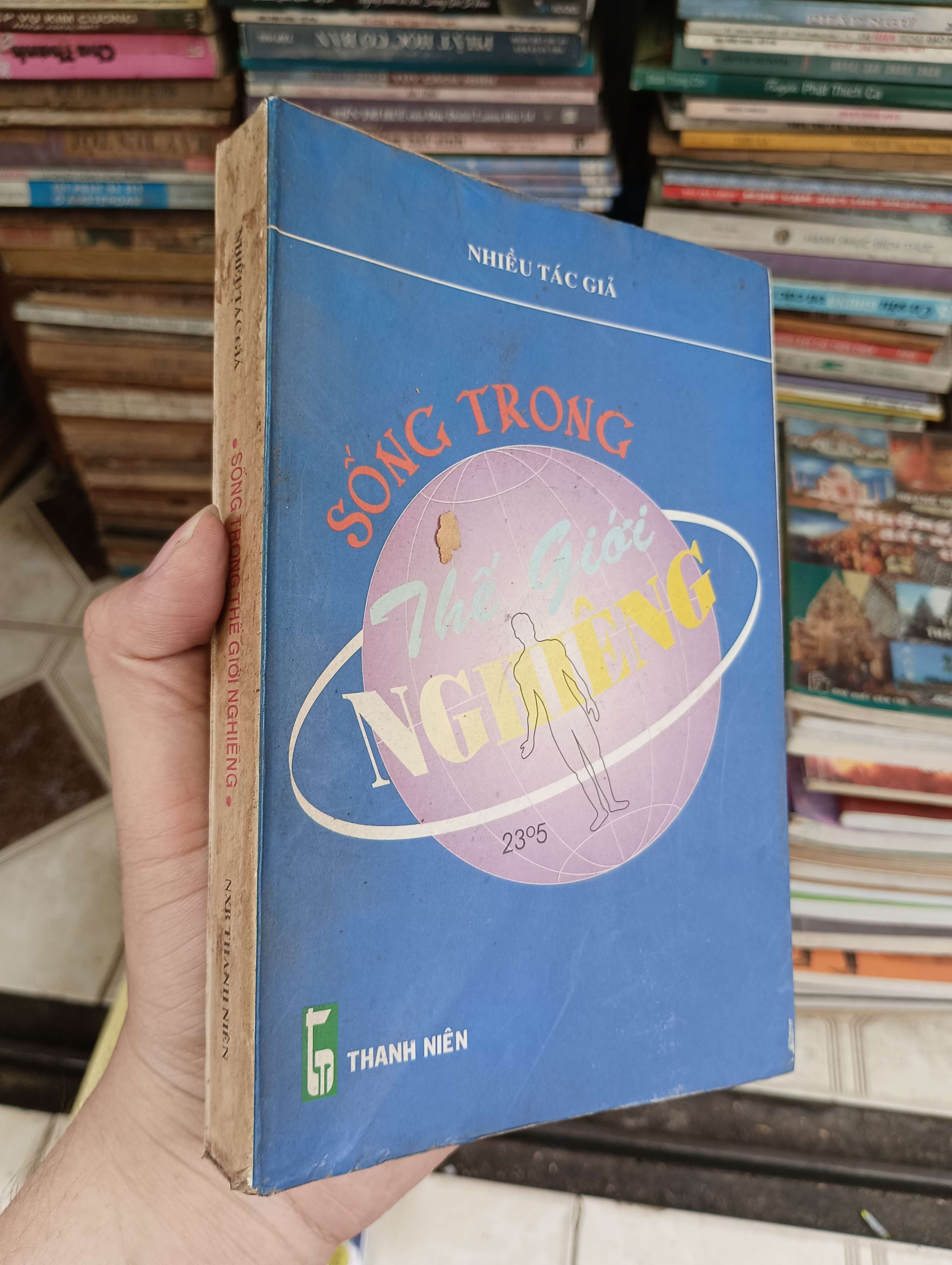 Sống trong thế giới nghiêng 1999 (Sách kiến thức tổng hợp) BGB