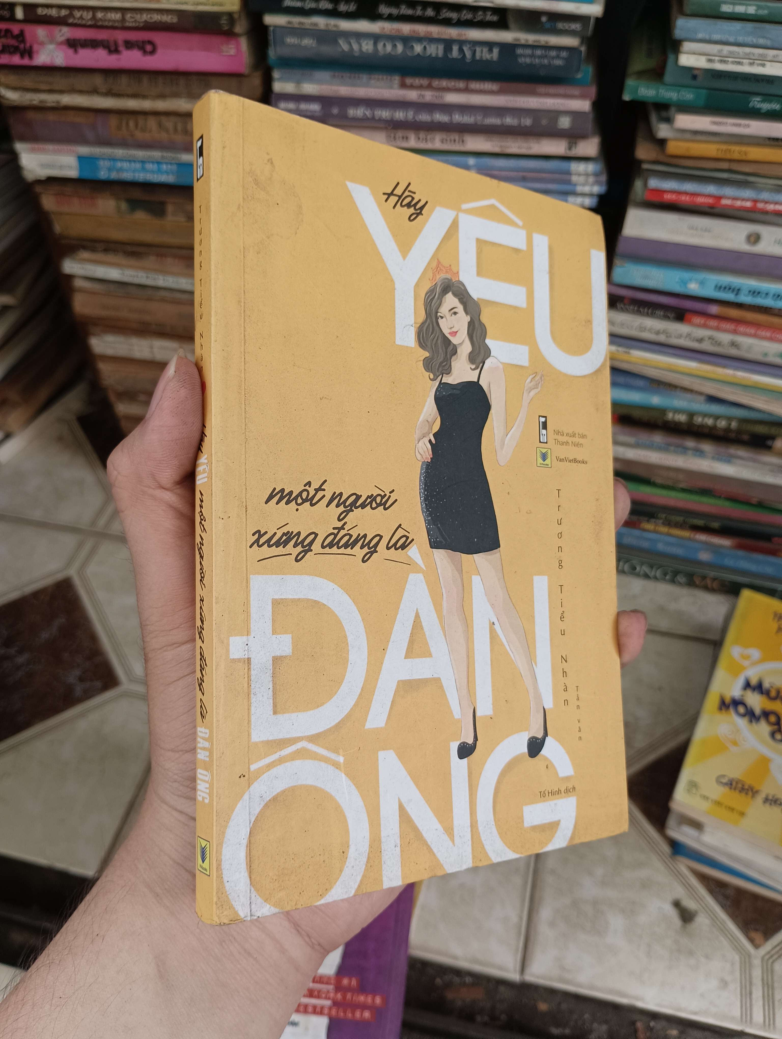 Hãy yêu một người xứng đáng là đàn ông - Trương Tiểu Nhàn 2018 (Tiểu Thuyết) BGB