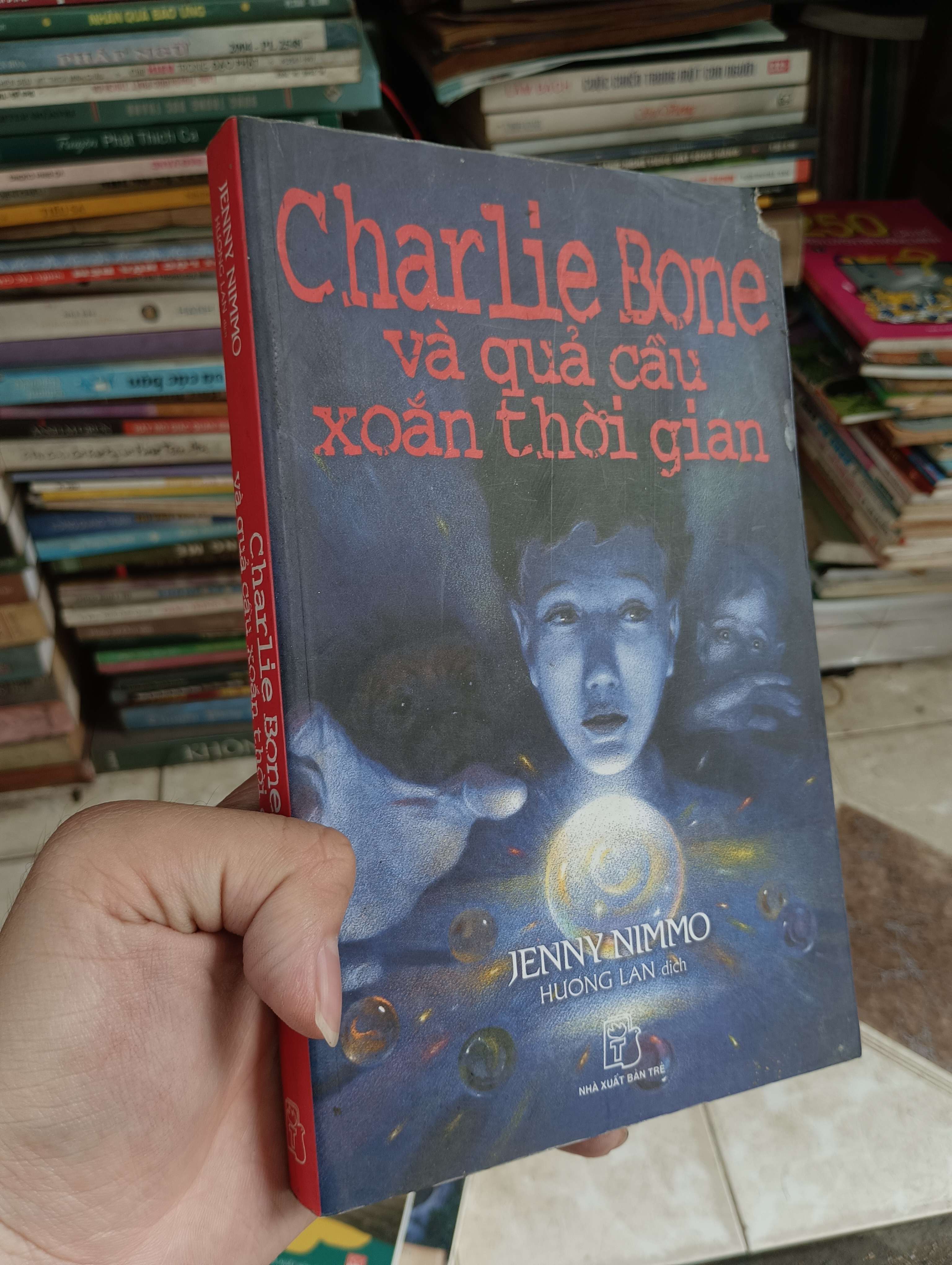 Charlie Bone và quả cầu xoắn thời gian - Jenny Nimmo 2005 (Văn học nước ngoài) BGB