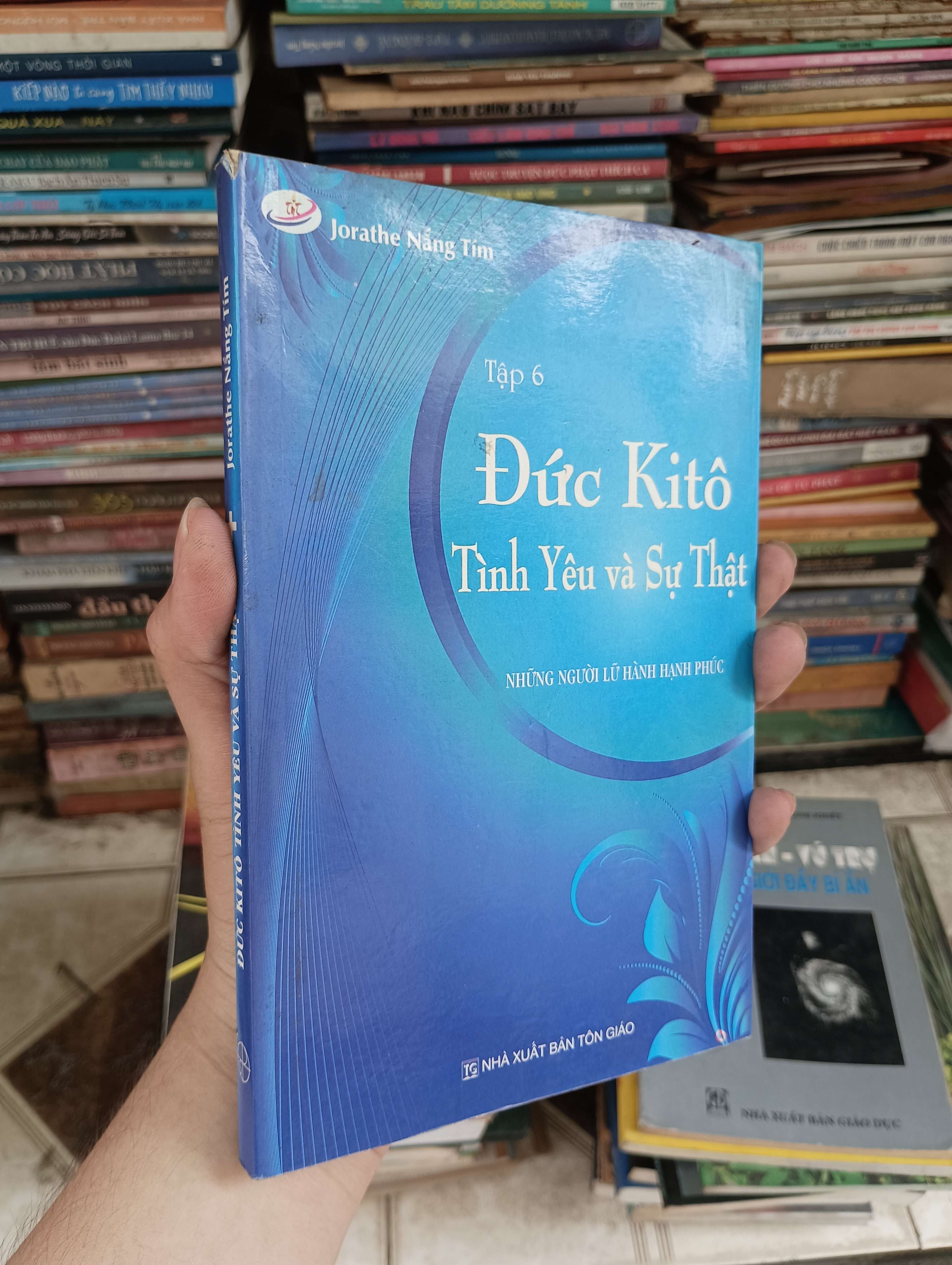 Đức Kitô Tình Yêu và Sự Thật (Tập 6: Những người lữ hành hạnh phúc) - Jorathe Nắng Tím 2013 (Sách tôn giáo - tâm linh) BGB