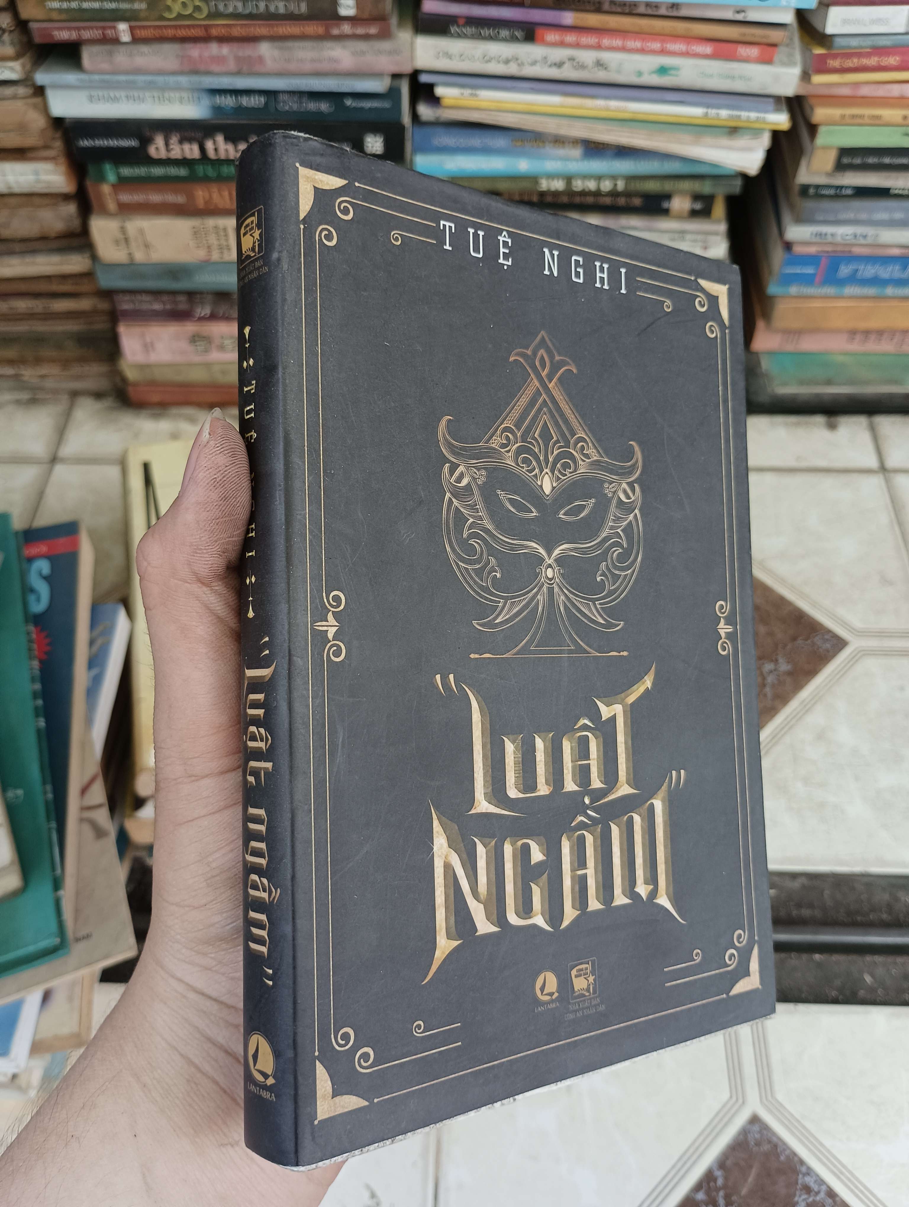 Luật ngầm - Tuệ Nghi 2015 (Sách văn học) BGB