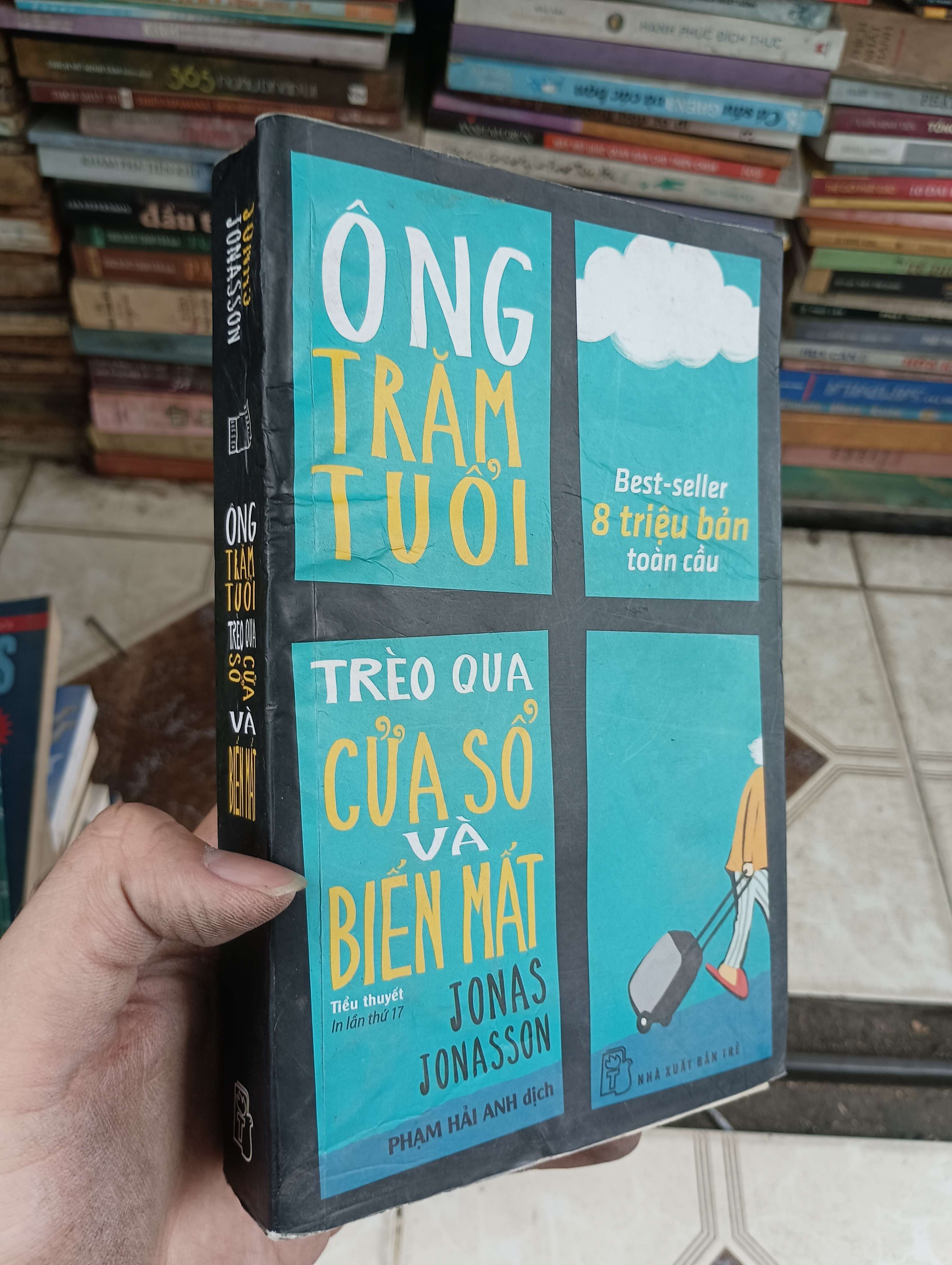 Ông trăm tuổi trèo qua cửa sổ và biến mất - Jonas Jonasson 2018 (Tiểu Thuyết) BGB