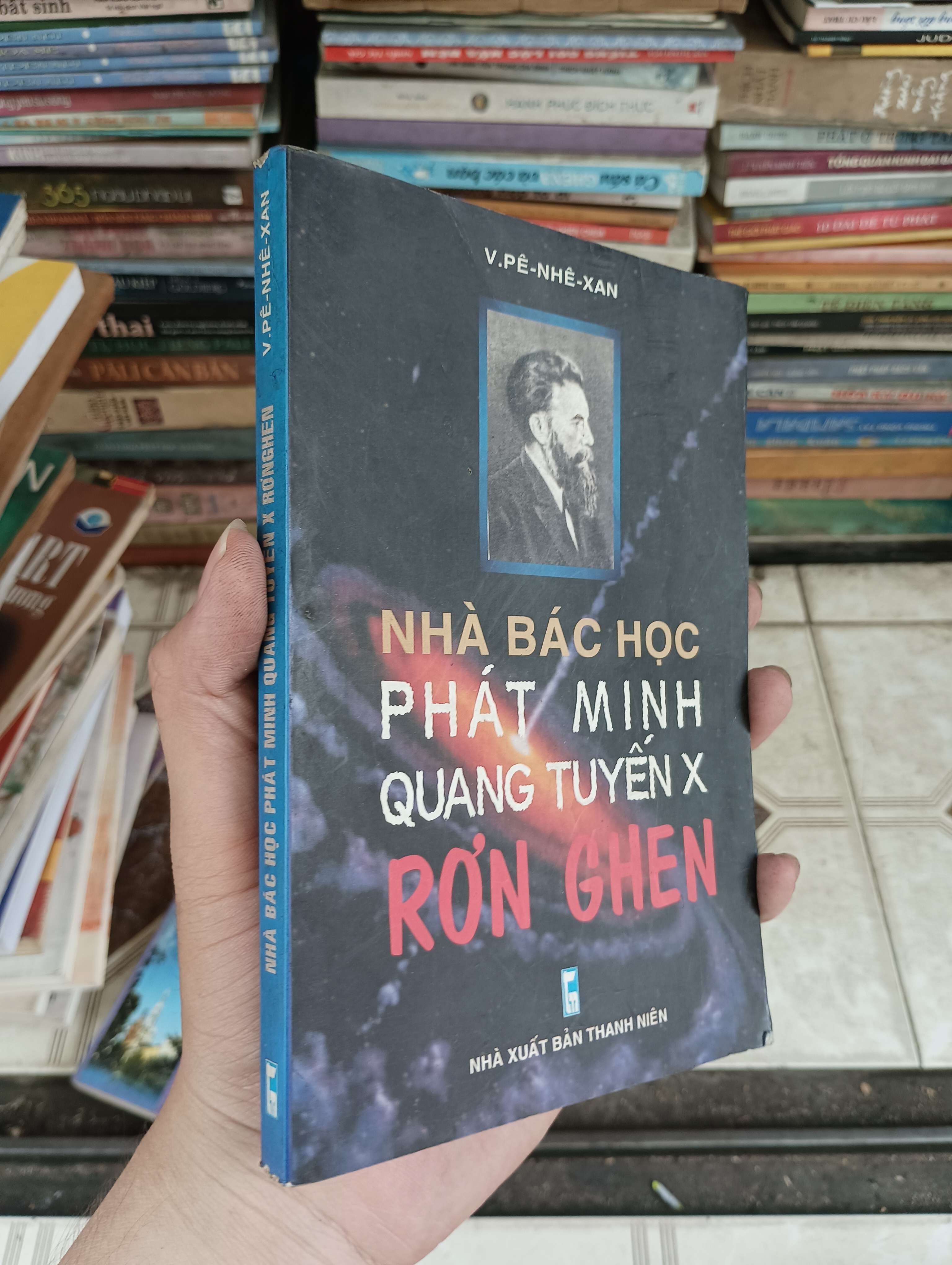 Nhà bác học phát minh quang tuyến X Rơn Ghen - V. Pê-nhê-xan 2001 (Văn học nước ngoài) BGB