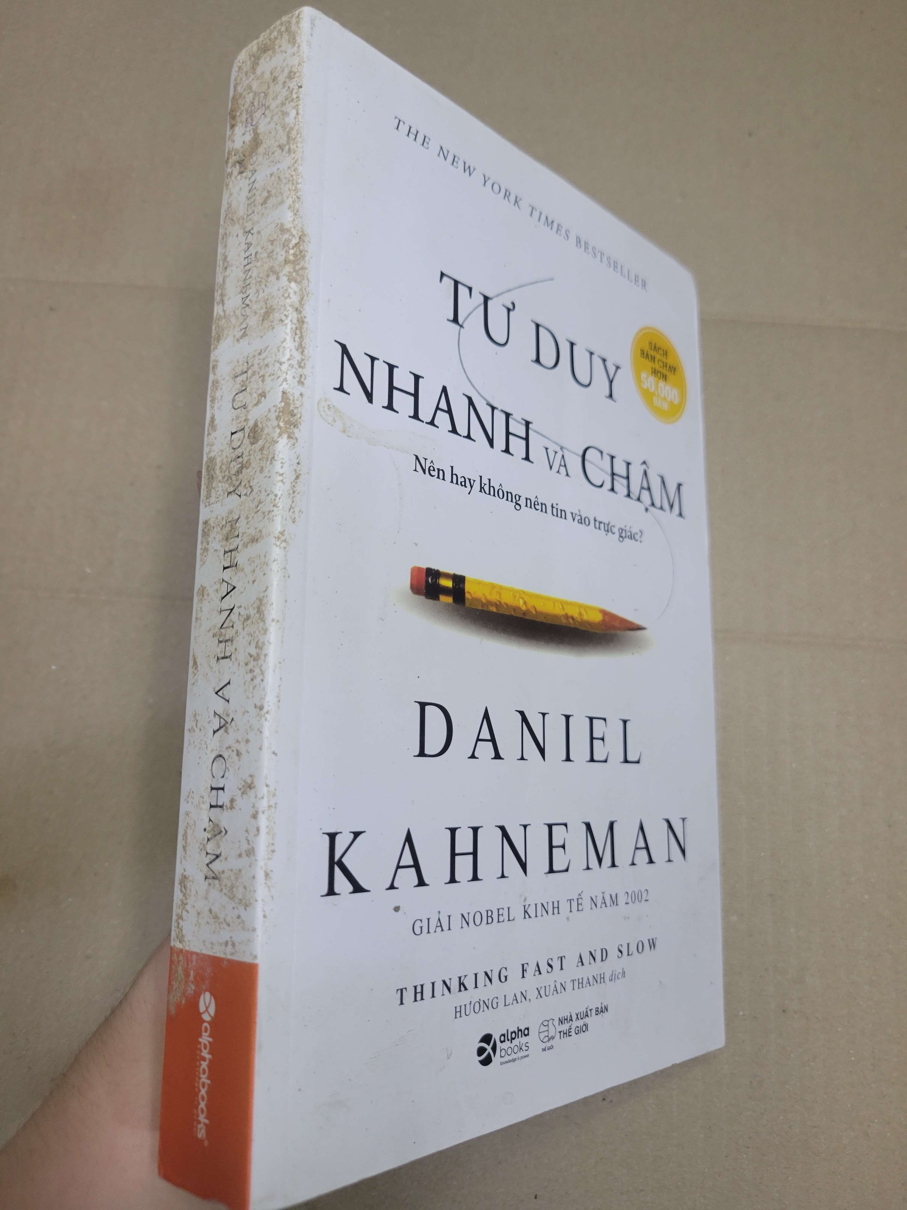 TƯ DUY NHANH VÀ CHẬM - DANIEL KAHNEMAN 2021 mới 70% bẩn bìa, bẩn gáy, ố nhẹ (Sách kinh tế - tài chính - chứng khoán) HCM