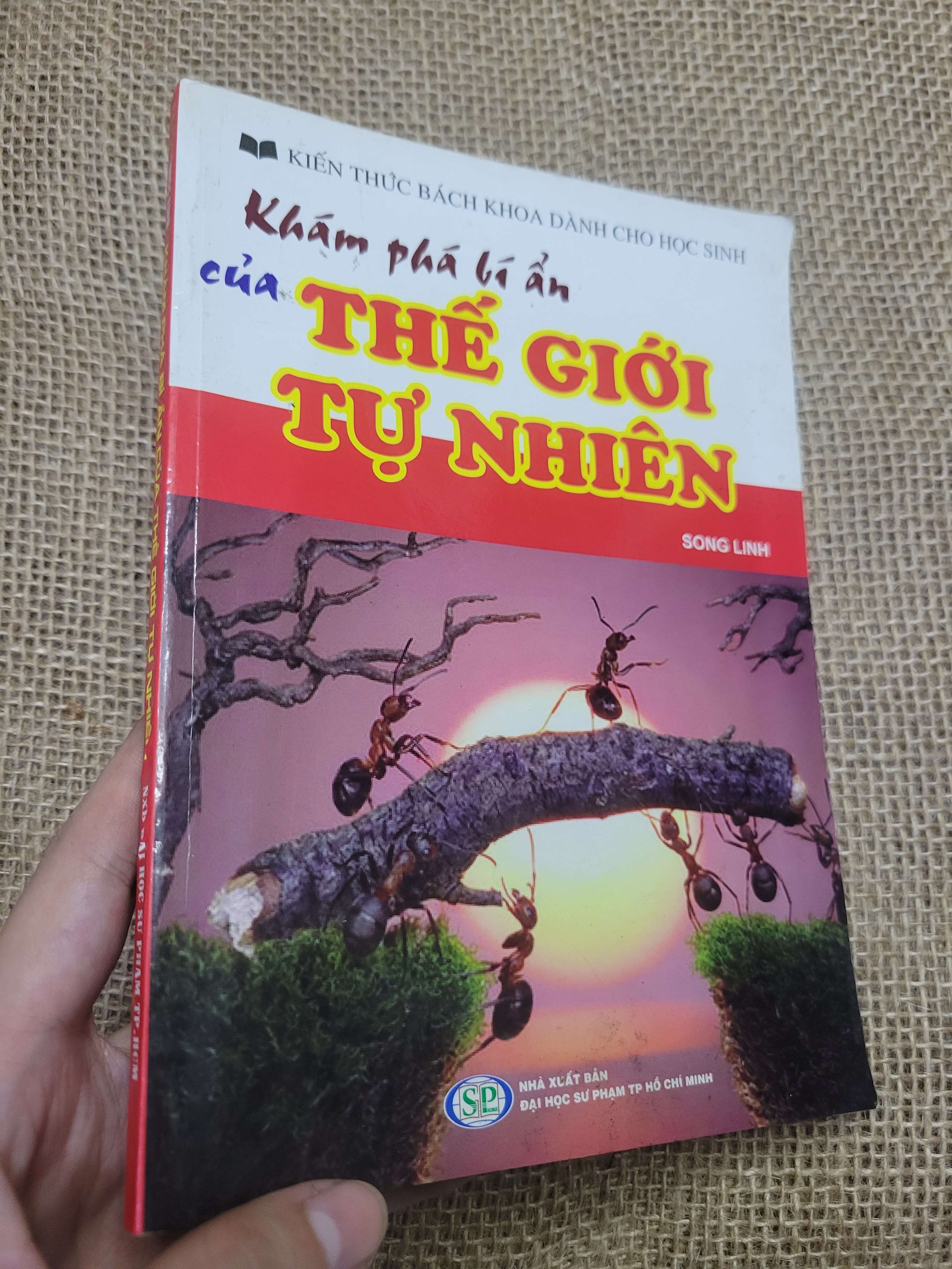 KHÁM PHÁ BÍ ẨN CỦA THẾ GIỚI TỰ NHIÊN - SONG LINH 2013 mới 80% bẩn bìa, ố (Sách kỹ năng) HCM