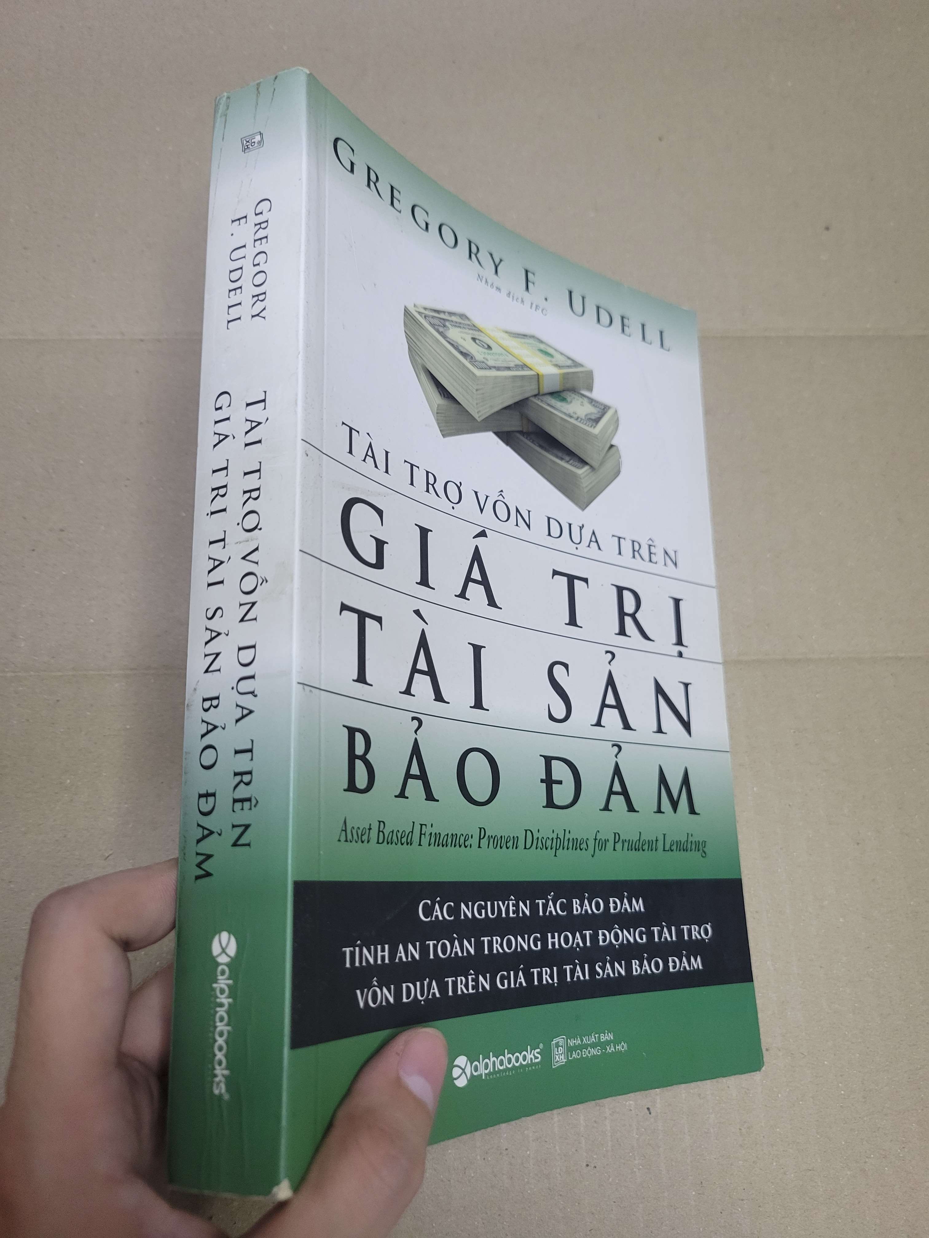 GIÁ TRỊ TÀI SẢN BẢO ĐẢM - GREGORY F.UDELL 2018 mới 90% bẩn bìa, tróc gáy nhẹ (Kinh doanh - Marketing) HCM