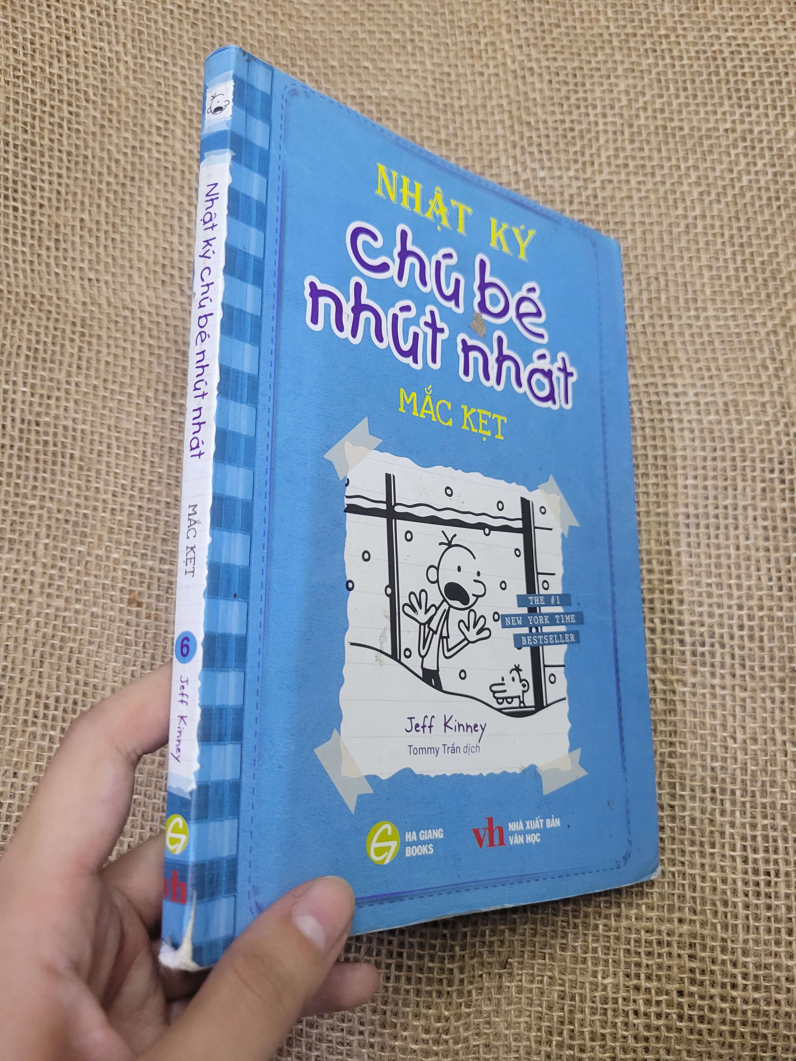 NHẬT KÝ CHÚ BÉ NHÚT NHÁT MẮC KẸT - JEFF KINNEY 2021 mới 80% bẩn bìa, chữ viết nhiều (Truyện tranh ) HCM