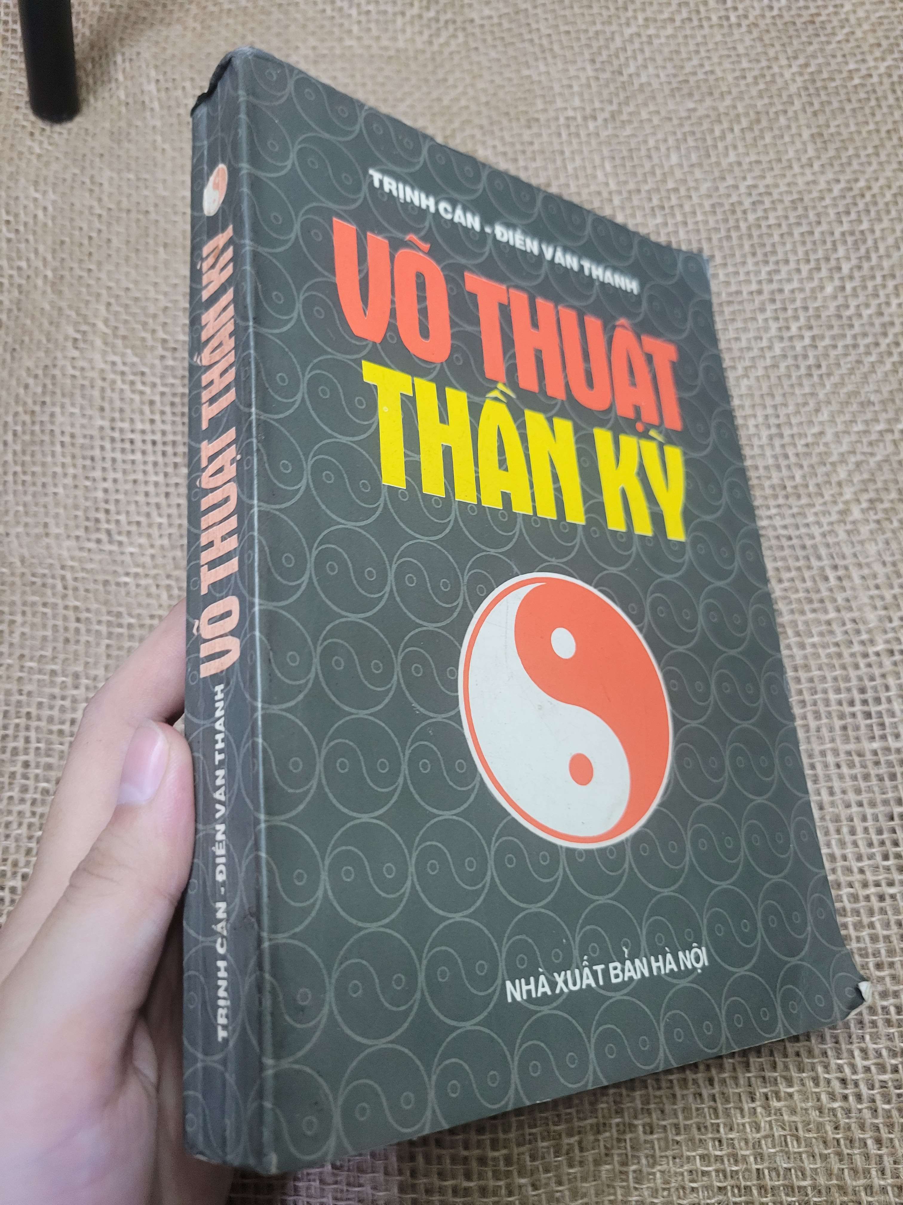 VÕ THUẬT THẦN KÌ - TRỊNH CẤN, ĐIỀN VĂN THANH 1995 mới 70% bẩn bìa, ố vàng, tróc gáy, tróc bìa (Sách giáo khoa - giáo trình) HCM