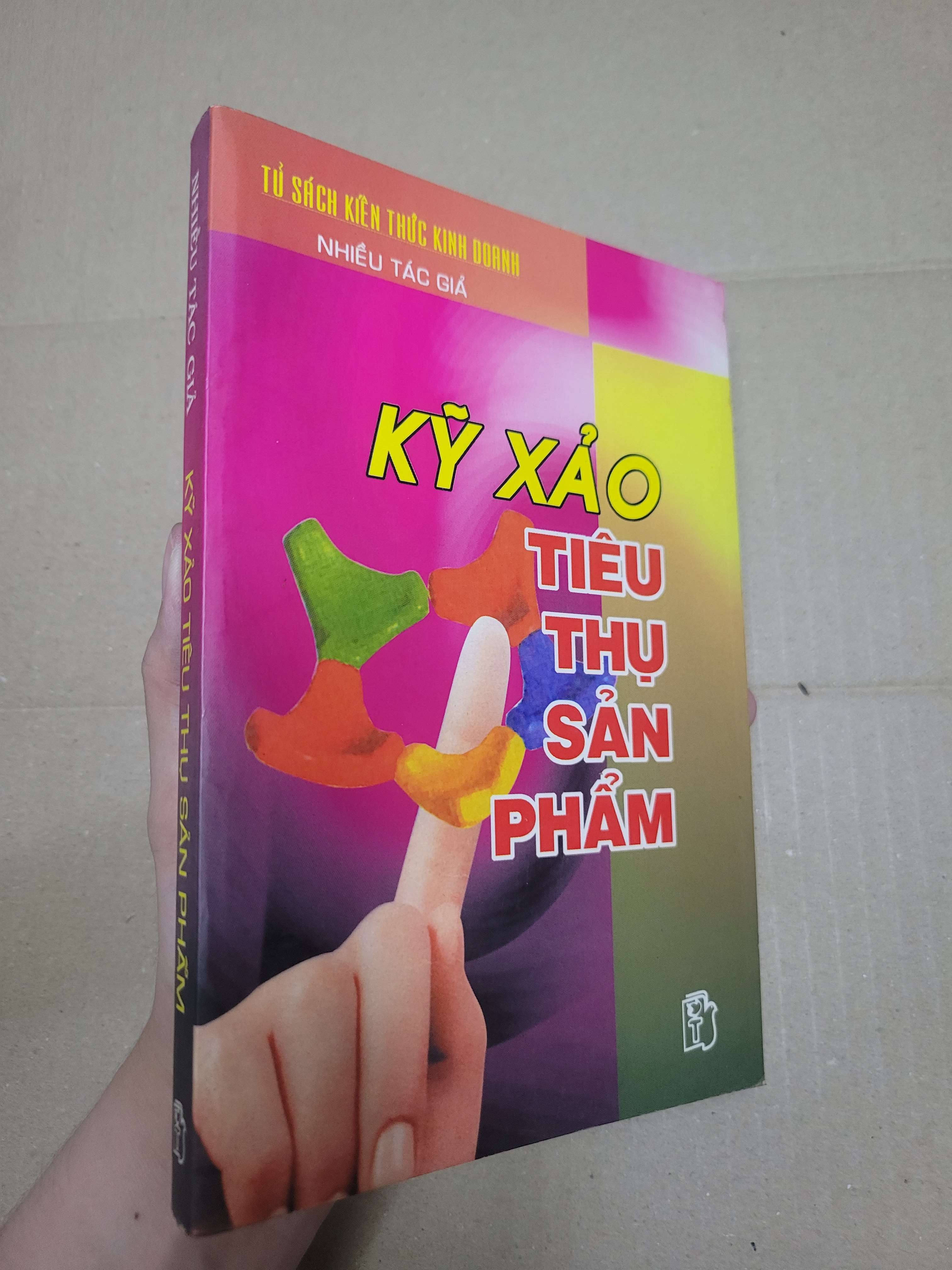 KỸ XẢO TIÊU THỤ SẢN PHẨM - Nhiều tác giả 2001 mới 80% bẩn bìa, ố (Kinh doanh - Marketing) HCM