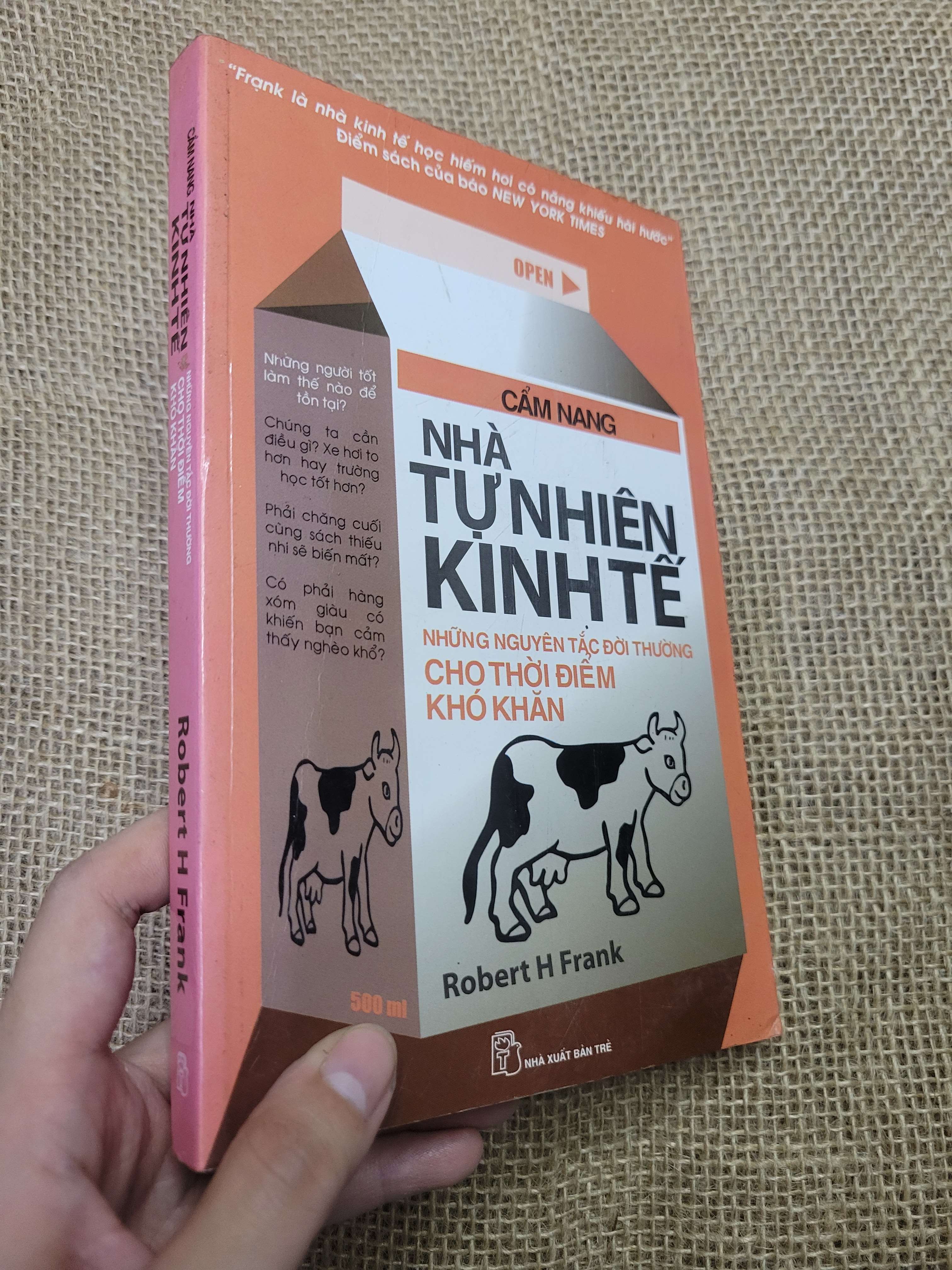 CẨM NANG NHÀ TỰ NHIÊN KINH TẾ: NHỮNG NGUYÊN TÁC ĐỜI THƯỜNG CHO THỜI ĐIỂM KHÓ KHĂN - ROBERT H FRANK 2010 mới 80% bẩn bìa, ố vàng (Sách kinh tế - tài chính - chứng khoán) HCM