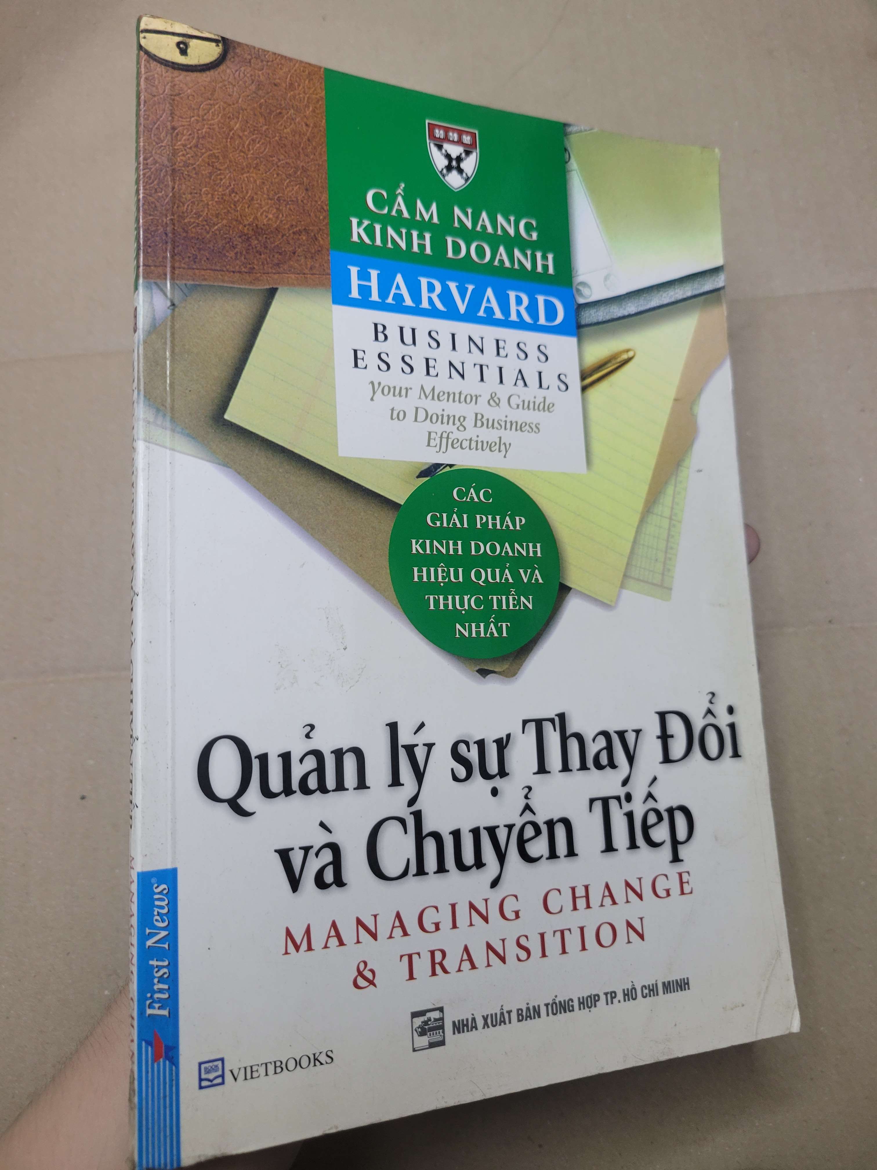 CẨM NANG KINH DOANH: QUẢN LÝ SỰ THAY ĐỔI VÀ CHUYỂN TIẾP 2006 mới 70 bẩn bìa, ố nhẹ, có vệt nước (Kinh doanh - Marketing) HCM