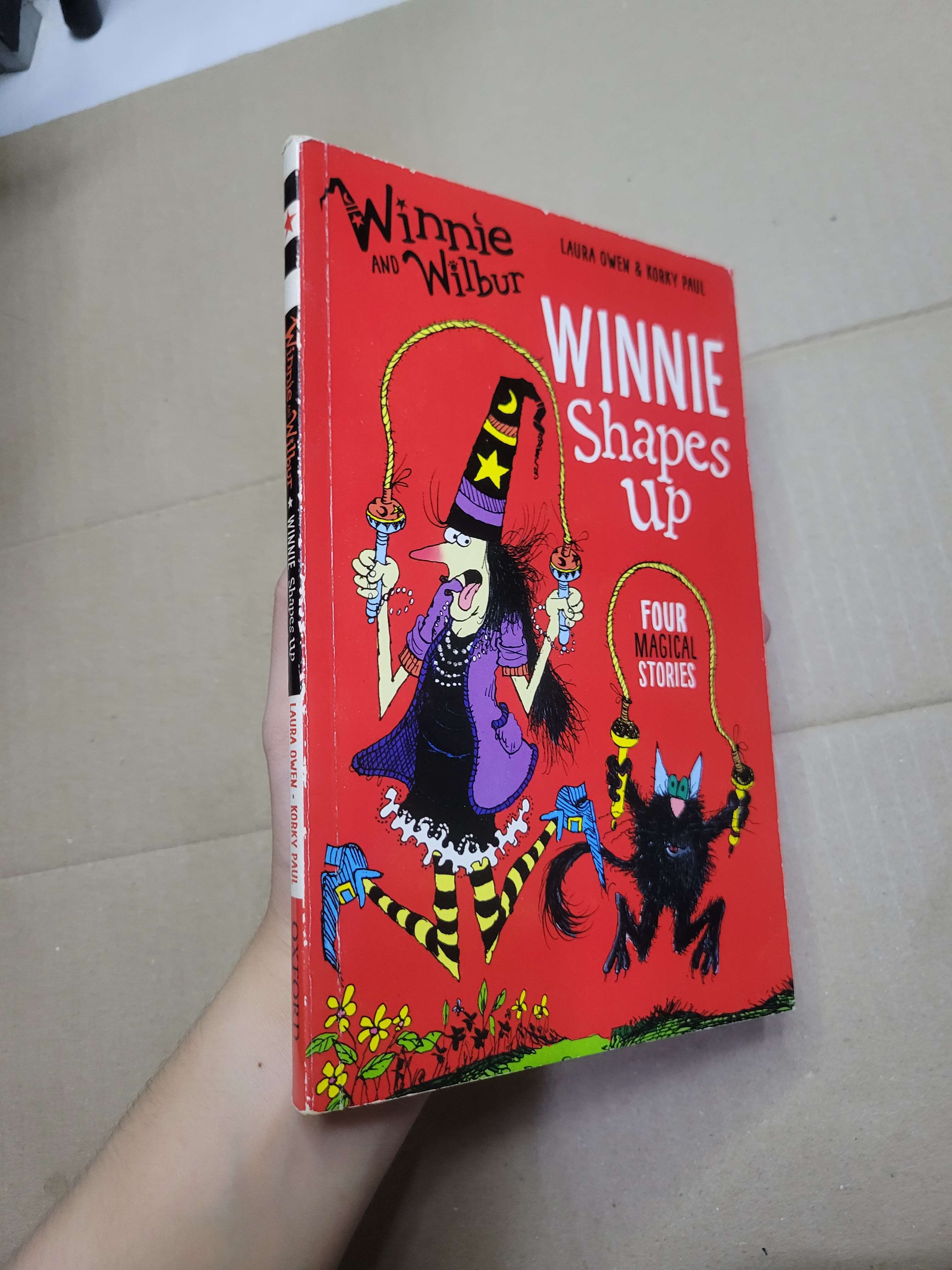 WINNIE AND WILBUR: WINNIE SHAPES UP - LAURA OWEN mới 80% bẩn bìa, ố nhẹ (Truyện tranh ) HCM