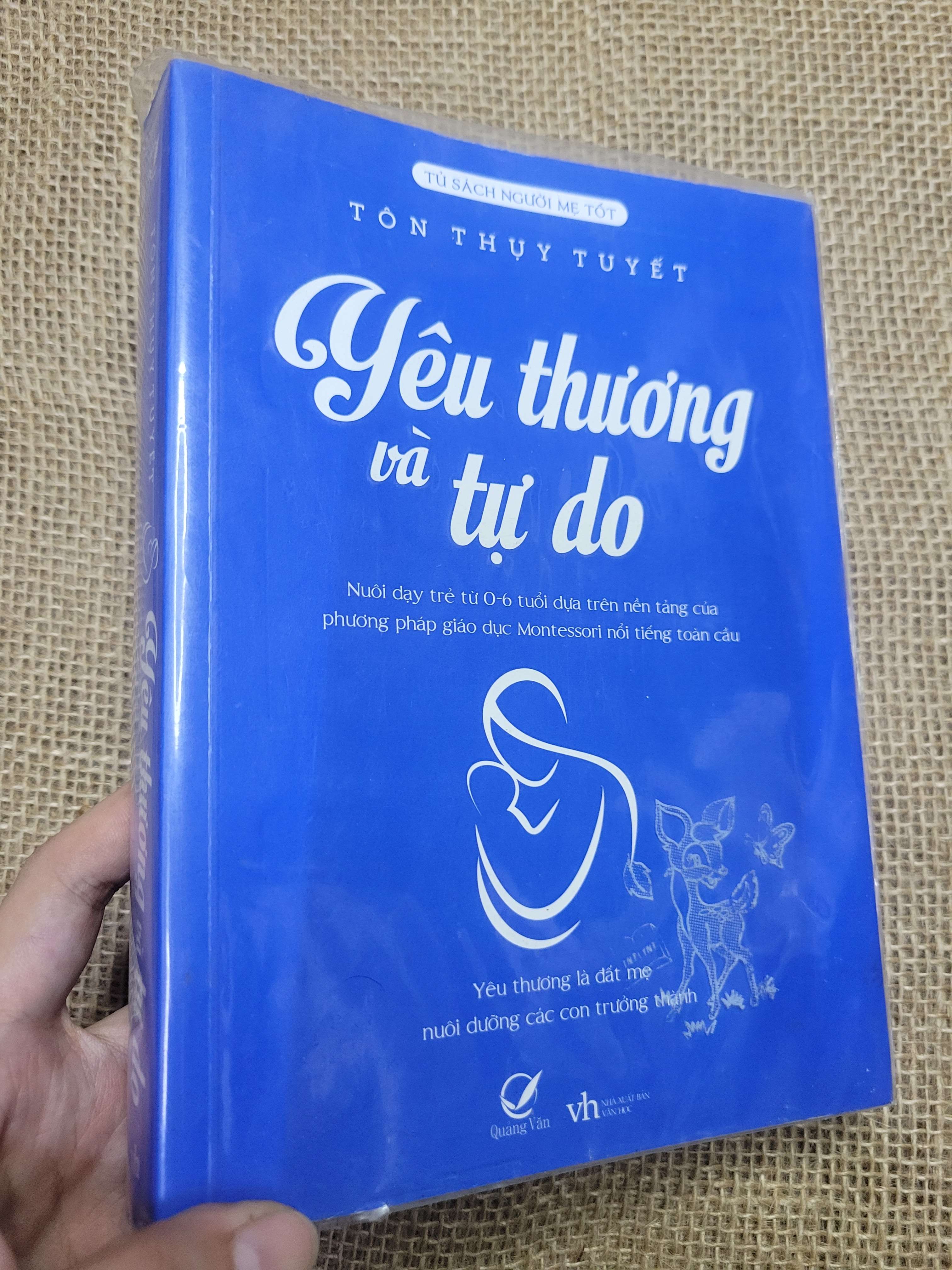 YÊU THƯƠNG VÀ TỰ DO - TÔN THỤY TUYẾT 2013 mới 80% bẩn bìa, ố, có mộc đỏ (Sách mẹ và bé) HCM