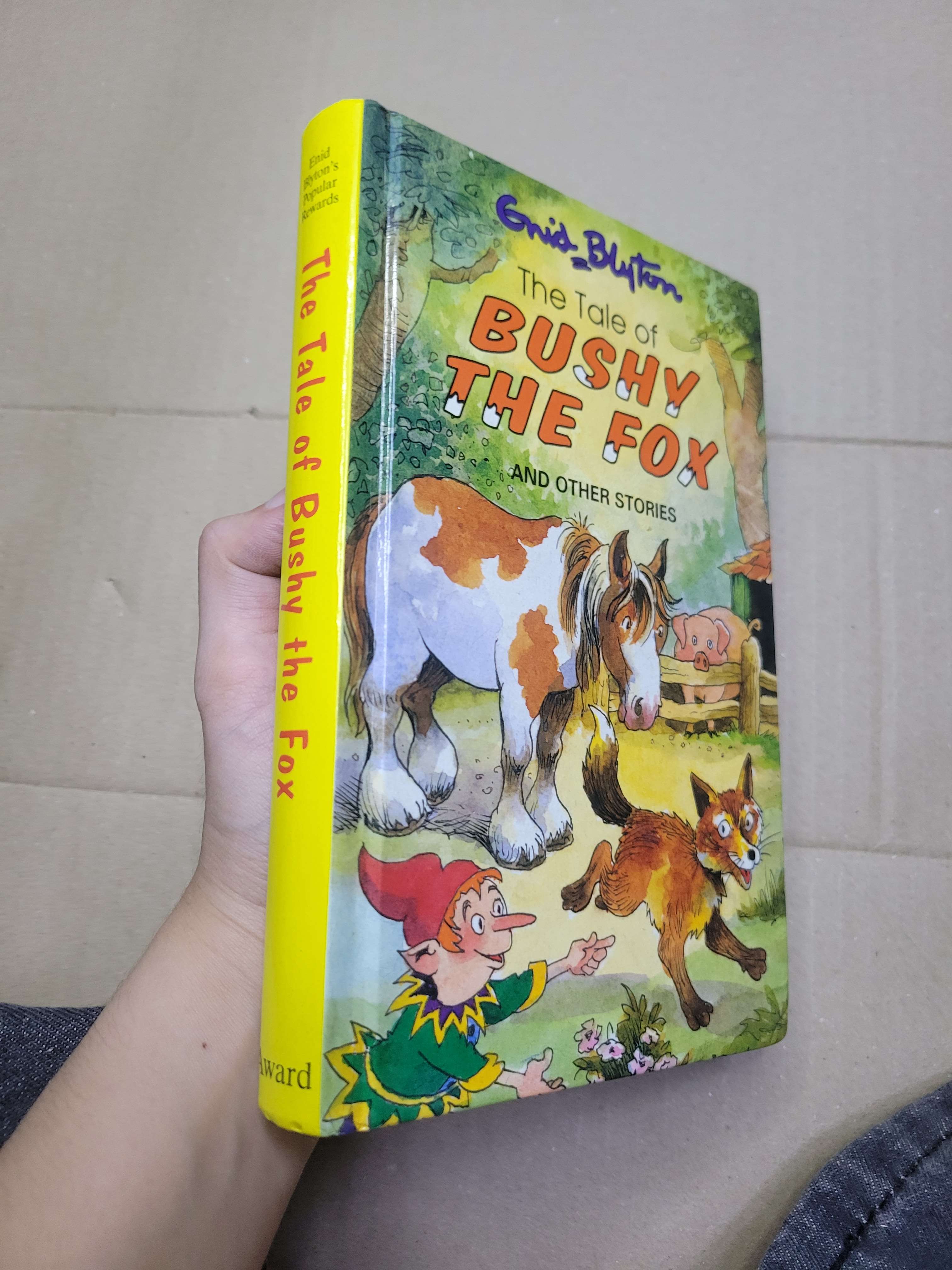 THE TALE OF BUSHY THE FOX mới 80% bìa cứng, bẩn bìa, ố nhẹ (Sách ngoại) HCM