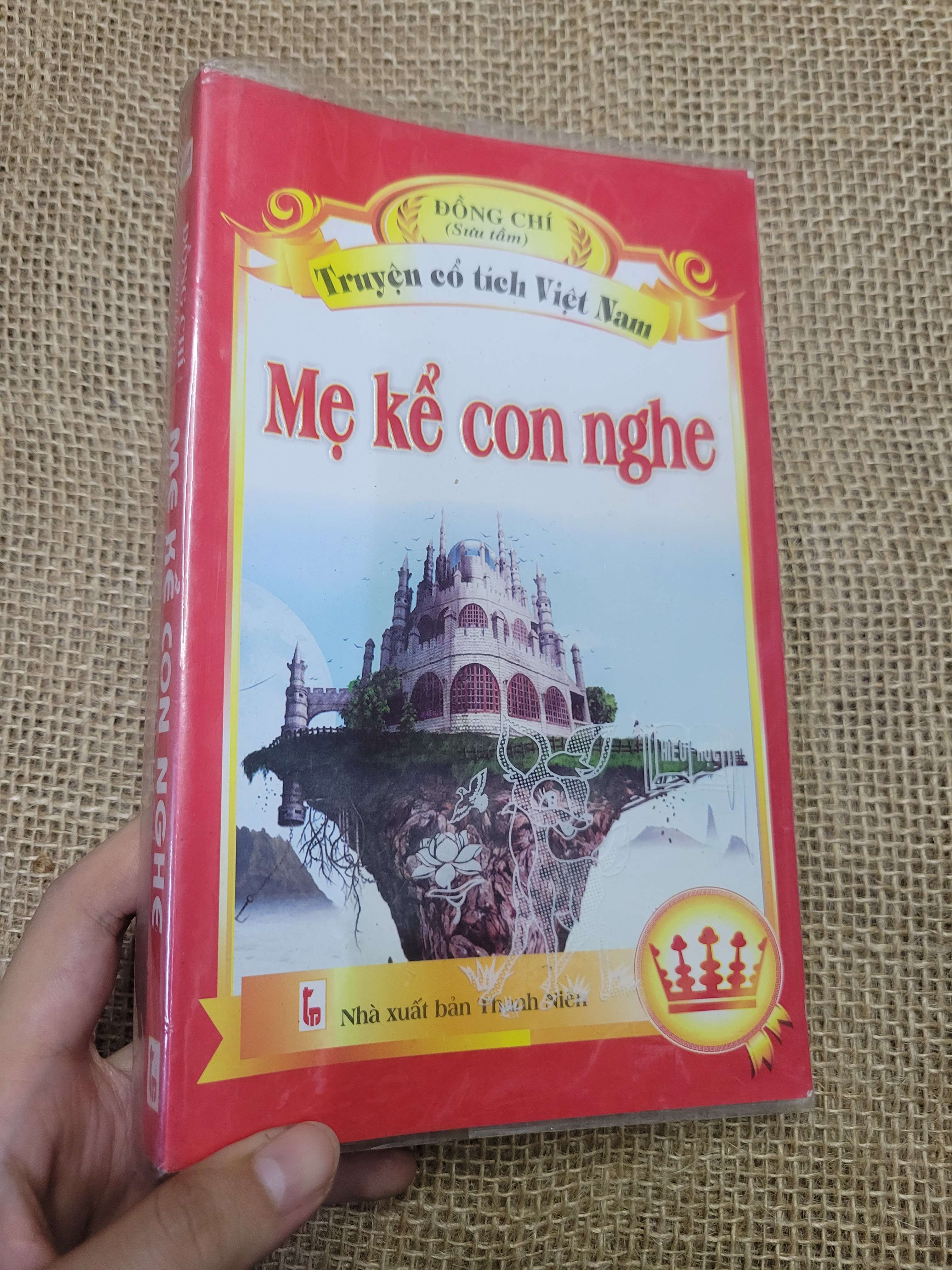 MẸ KỂ CON NGHE - ĐỒNG CHÍ 2012 mới 90% bẩn bìa, ố nhẹ (Sách văn học) HCM