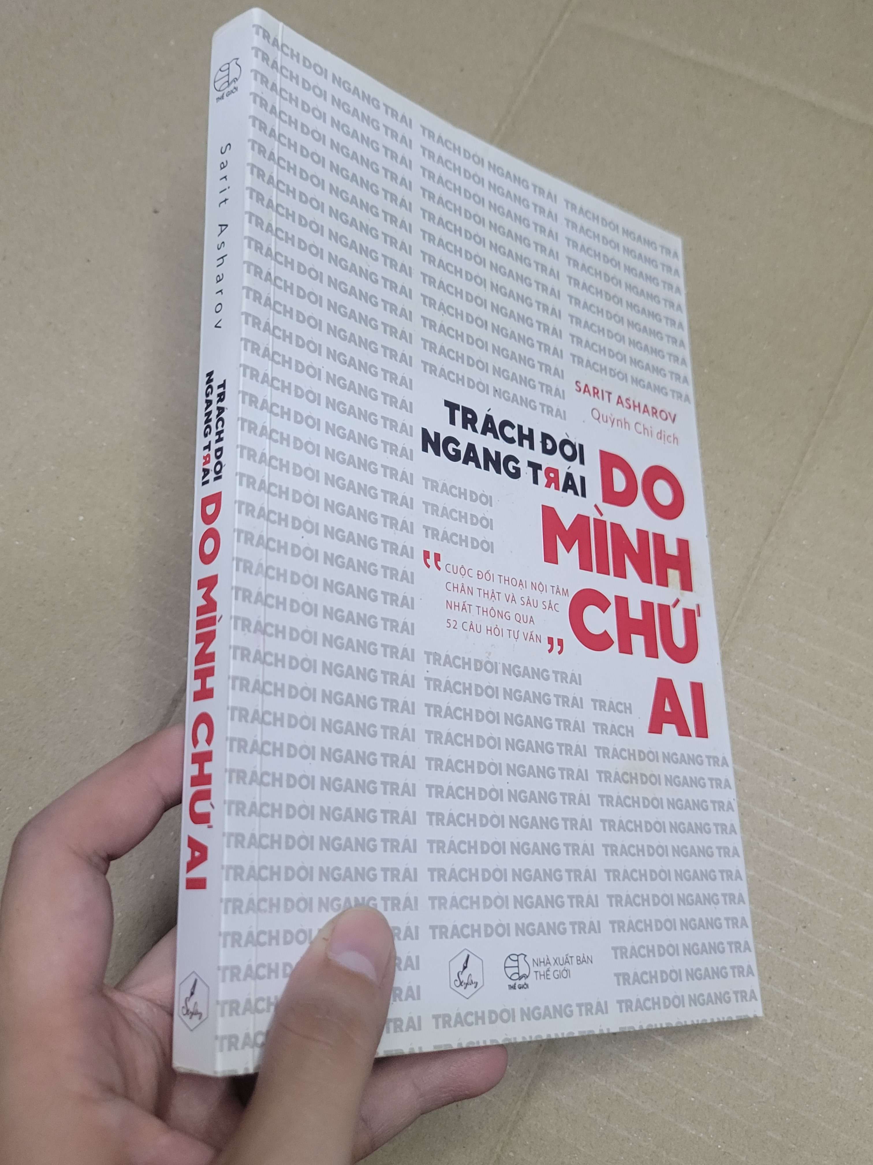 Trách Đời Ngang Trái Do Mình Chứ Ai - Sarit Asharov 2018 mới 80% có chữ ký, bẩn bìa (Sách kỹ năng) HCM