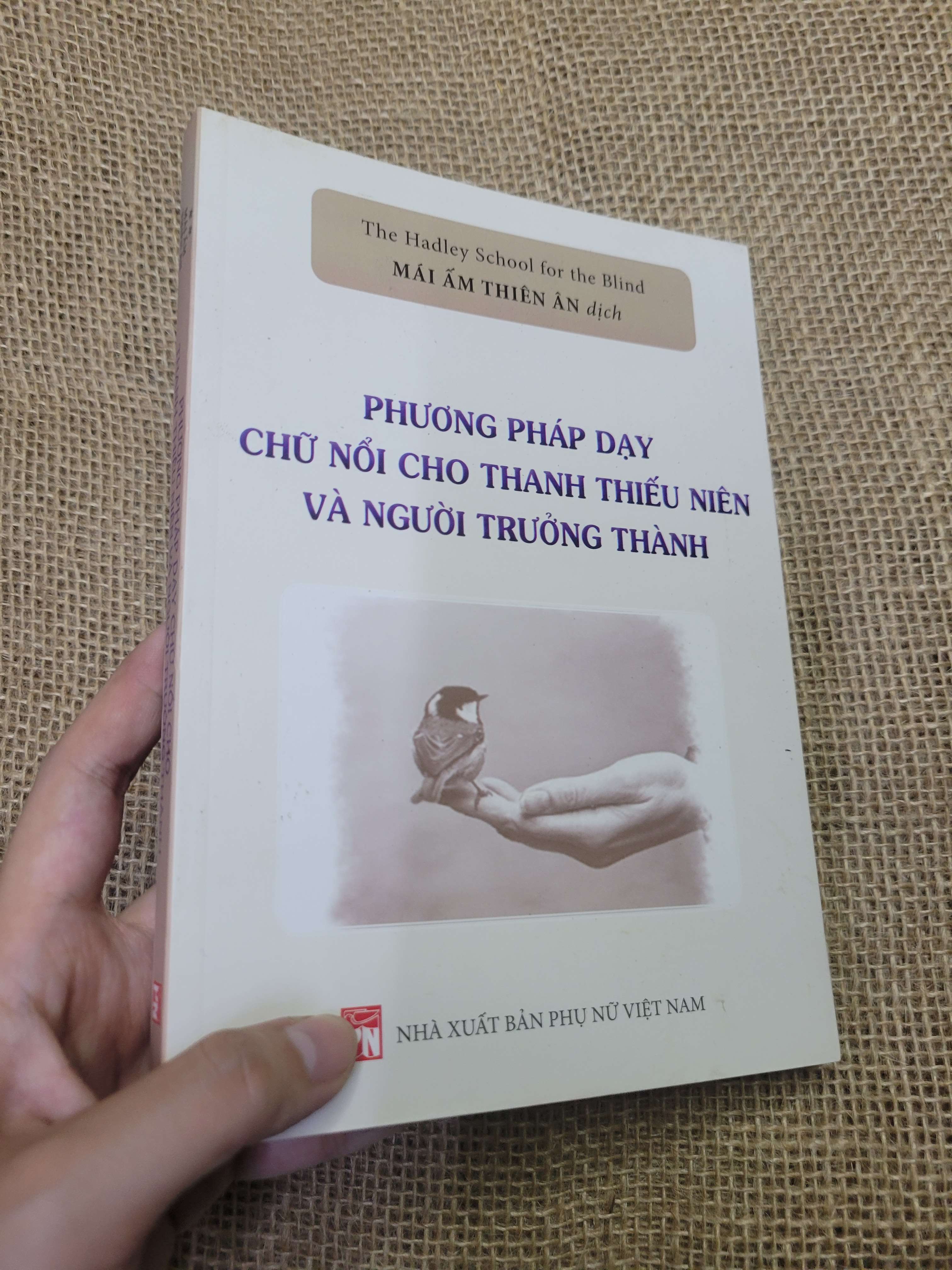 PHƯƠNG PHÁP DẠY CHỮ NỔI CHO THANH THIẾU NIÊN VÀ NGƯỜI TRƯỞNG THÀNH - MÁI ẤM THIÊN ÂN 2020 mới 90% bẩn nhẹ (Kỹ năng sống) HCM
