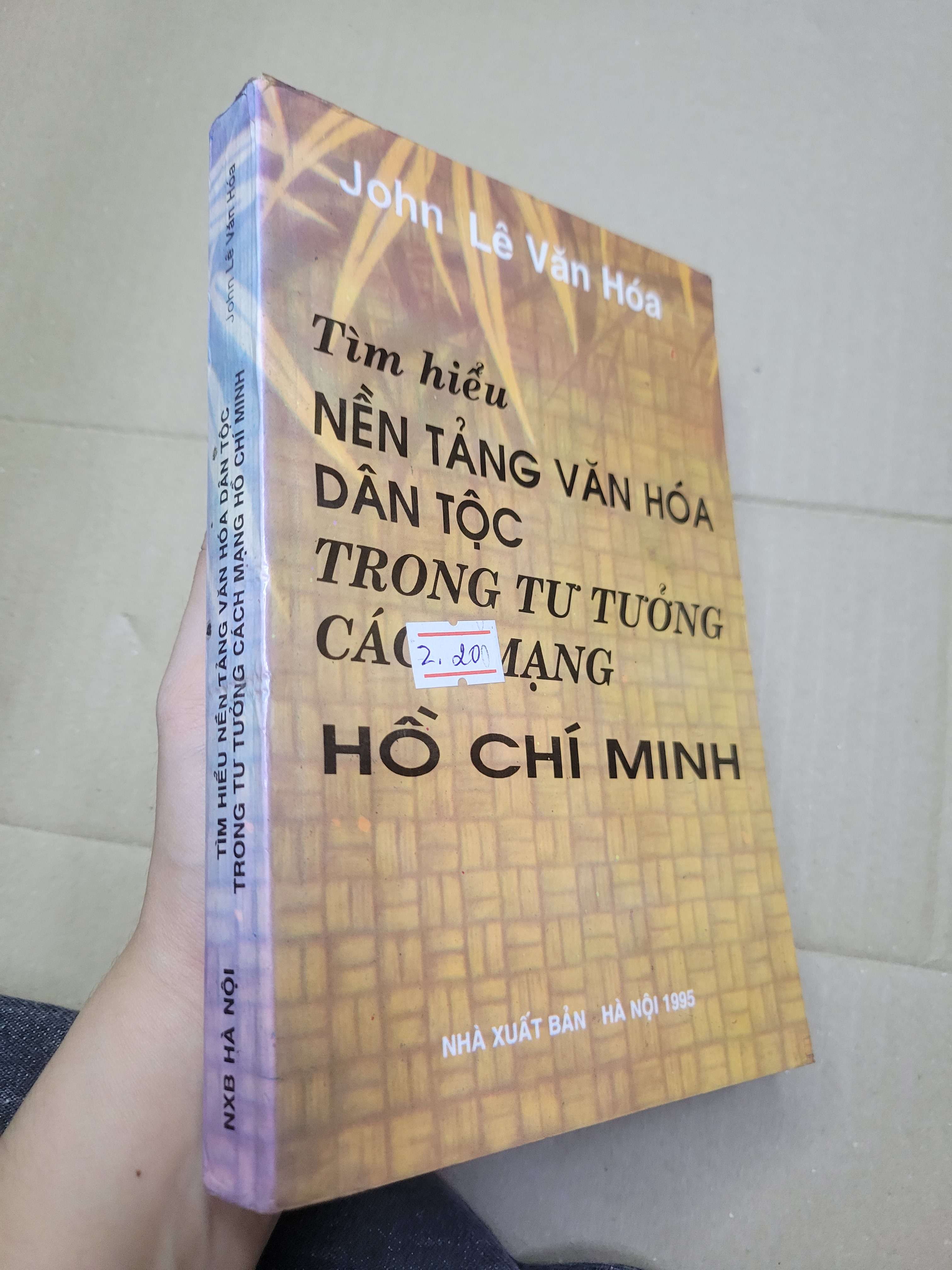 TÌM HIỂU NỀN TẢNG VĂN HÓA DÂN TỘC TRONG TƯ TƯỞNG CÁCH MẠNG HỒ CHÍ MINH - JOHN LÊ VĂN HÓA 1995 mới 80% bẩn bìa, ố vàng (Sách lịch sử - triết học) HCM