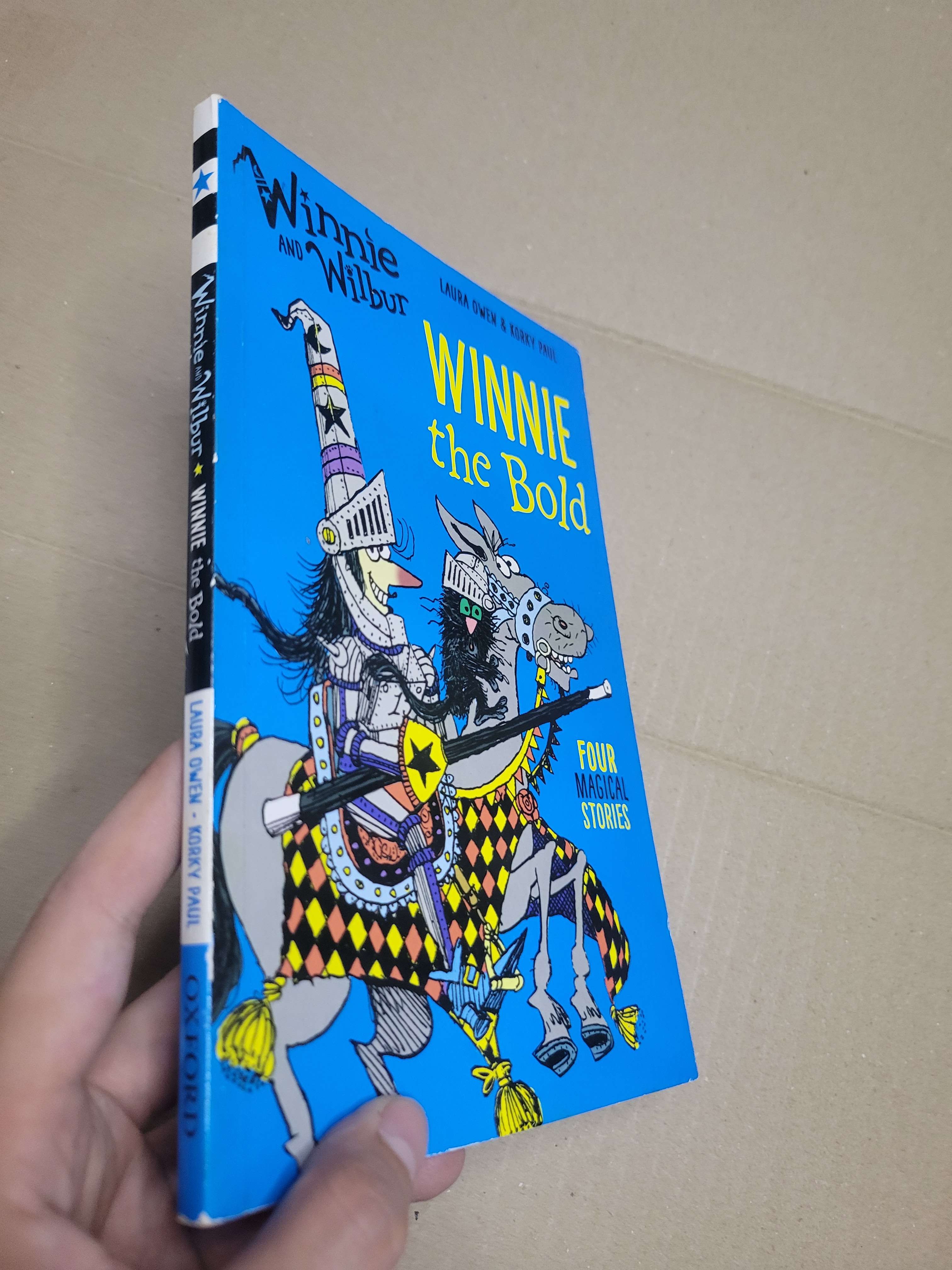 Winnie and Wilbur: WINNIE the Bold - Laura Owen mới 80% ố nhẹ, bẩn bìa (Truyện tranh ) HCM