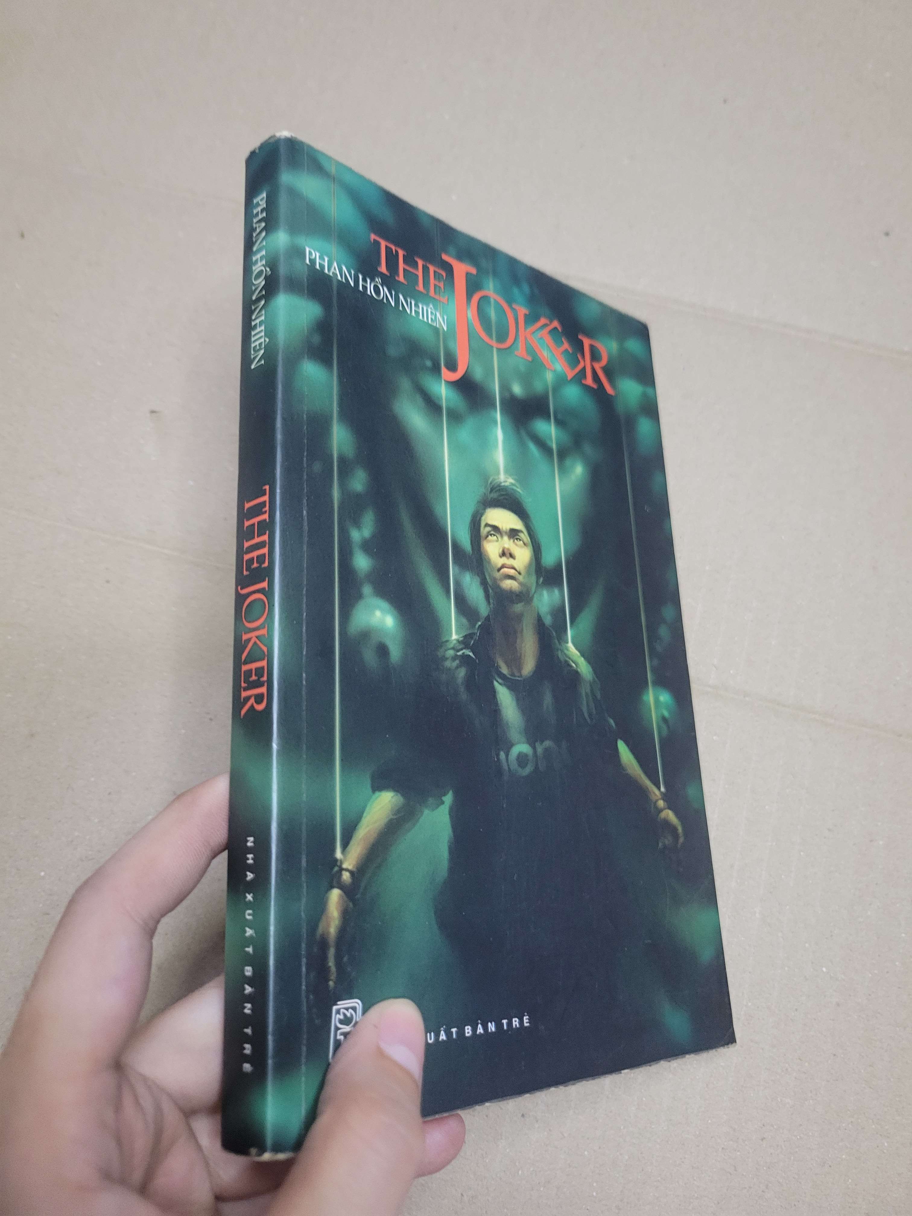 The Joker - Phan Hồn Nhiên 2010 mới 80% bẩn bìa, ố nhẹ (Văn học Việt Nam) HCM