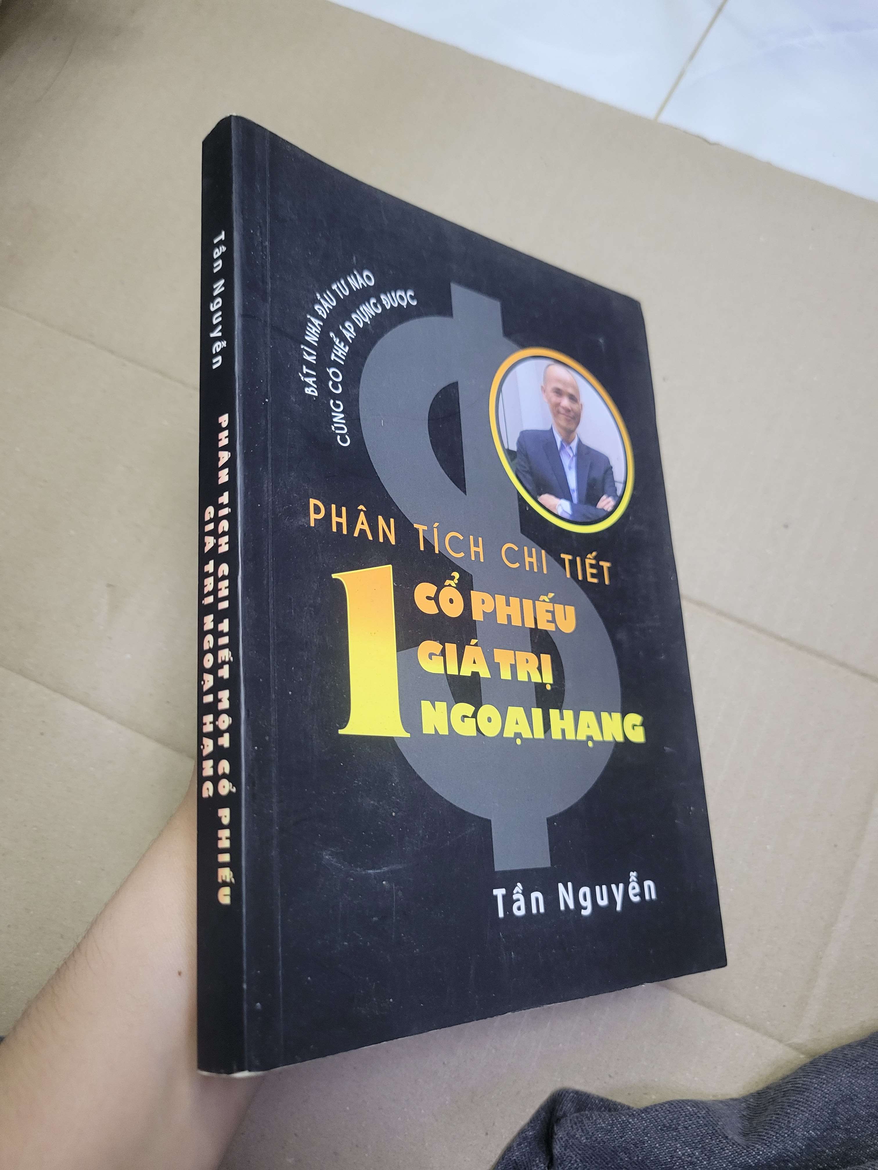 PHÂN TÍCH CHI TIẾT 1 CỔ PHIẾU GIÁ TRỊ NGOẠI HẠNG - TẦN NGUYỄN 2018 mới 80% bẩn bìa, có chữ ký, ố nhẹ (Sách kinh tế - tài chính - chứng khoán) HCM
