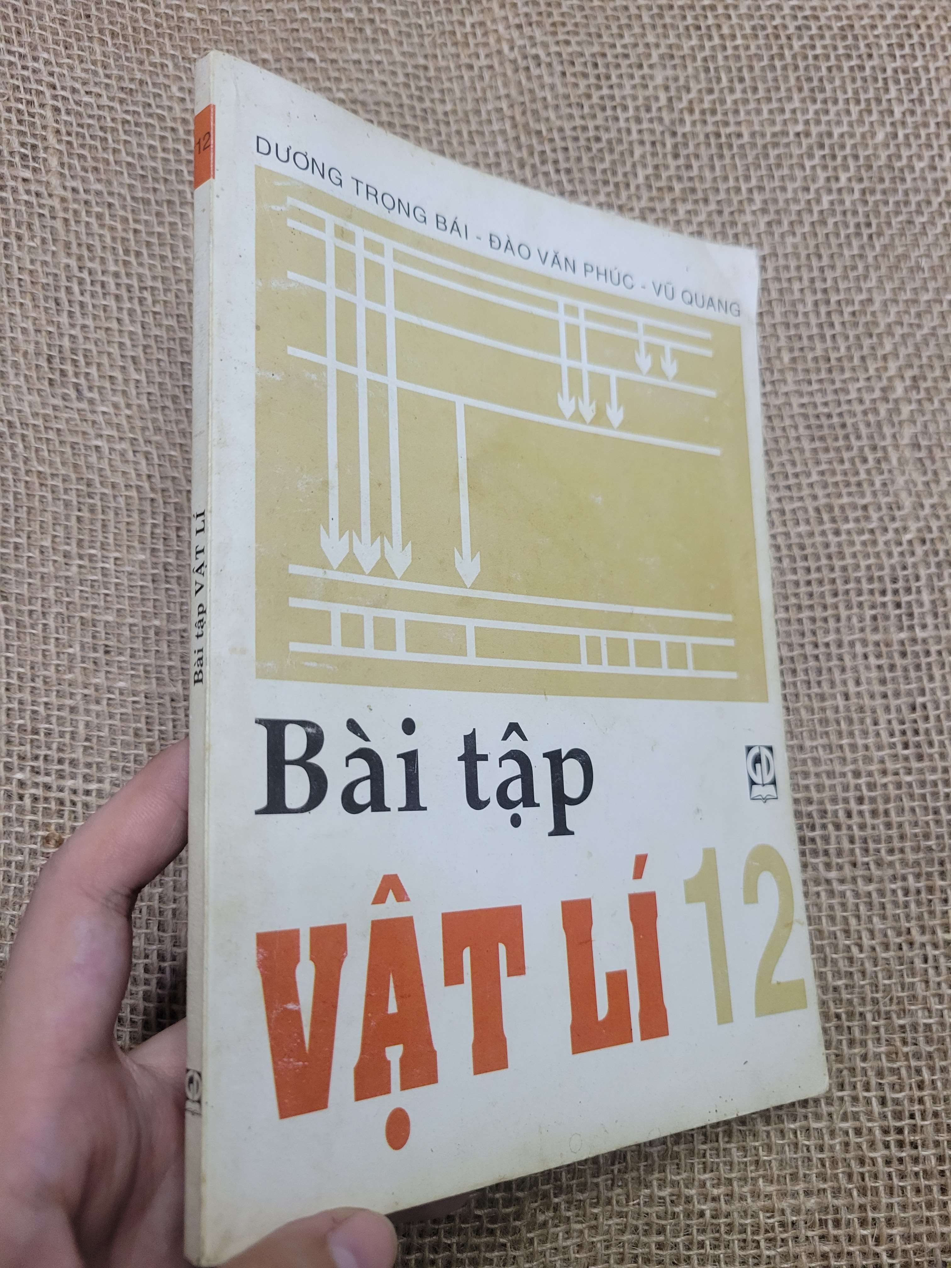 BÀI TẬP VẬT LÍ 12 mới 70% bẩn bìa, ố vàng (Giáo khoa) HCM