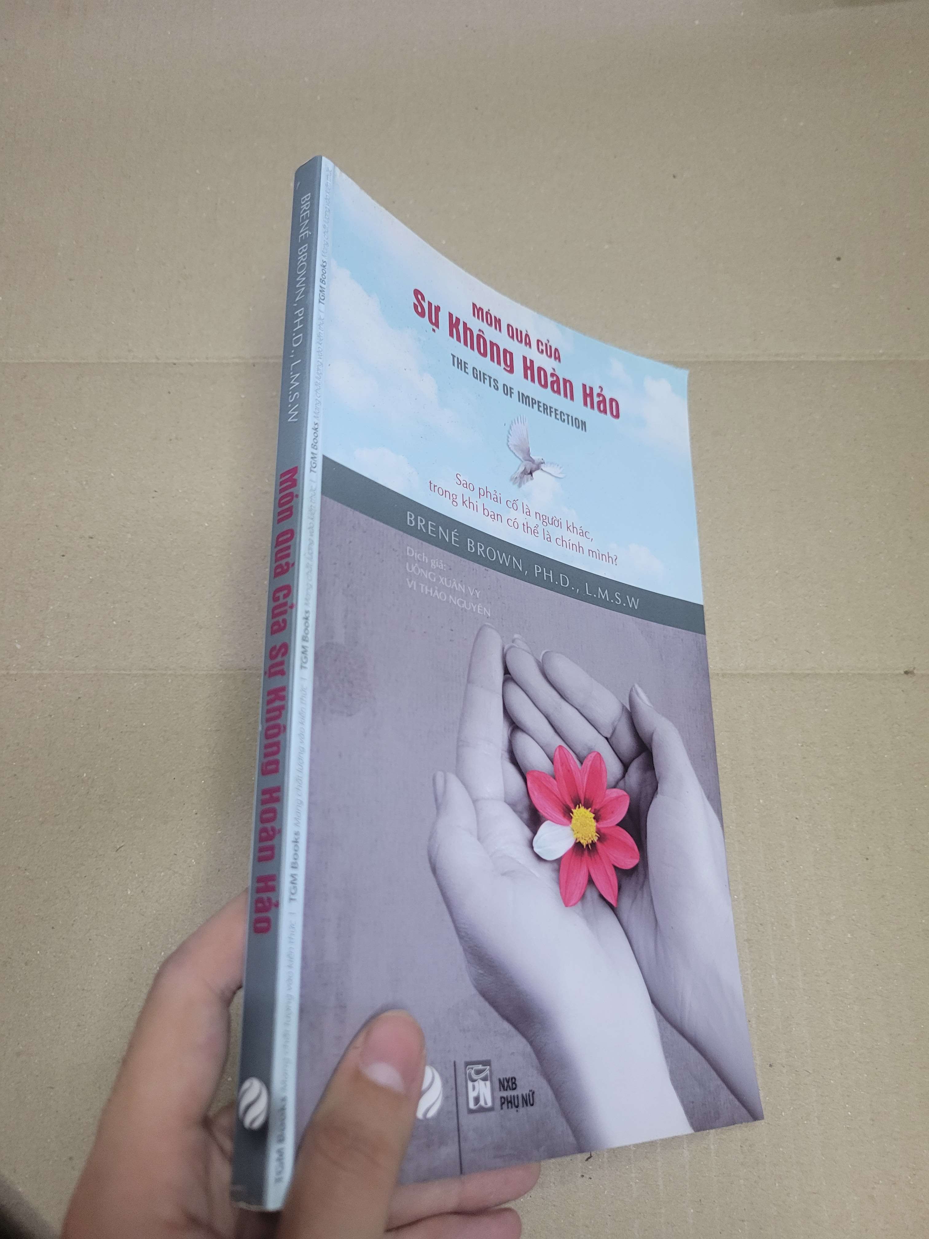 Sự Không Hoàn Hảo - Brene Brown, PH.D, L.M.S.W 2014 mới 90% bẩn bìa, tróc gáy nhẹ (Sách kỹ năng) HCM