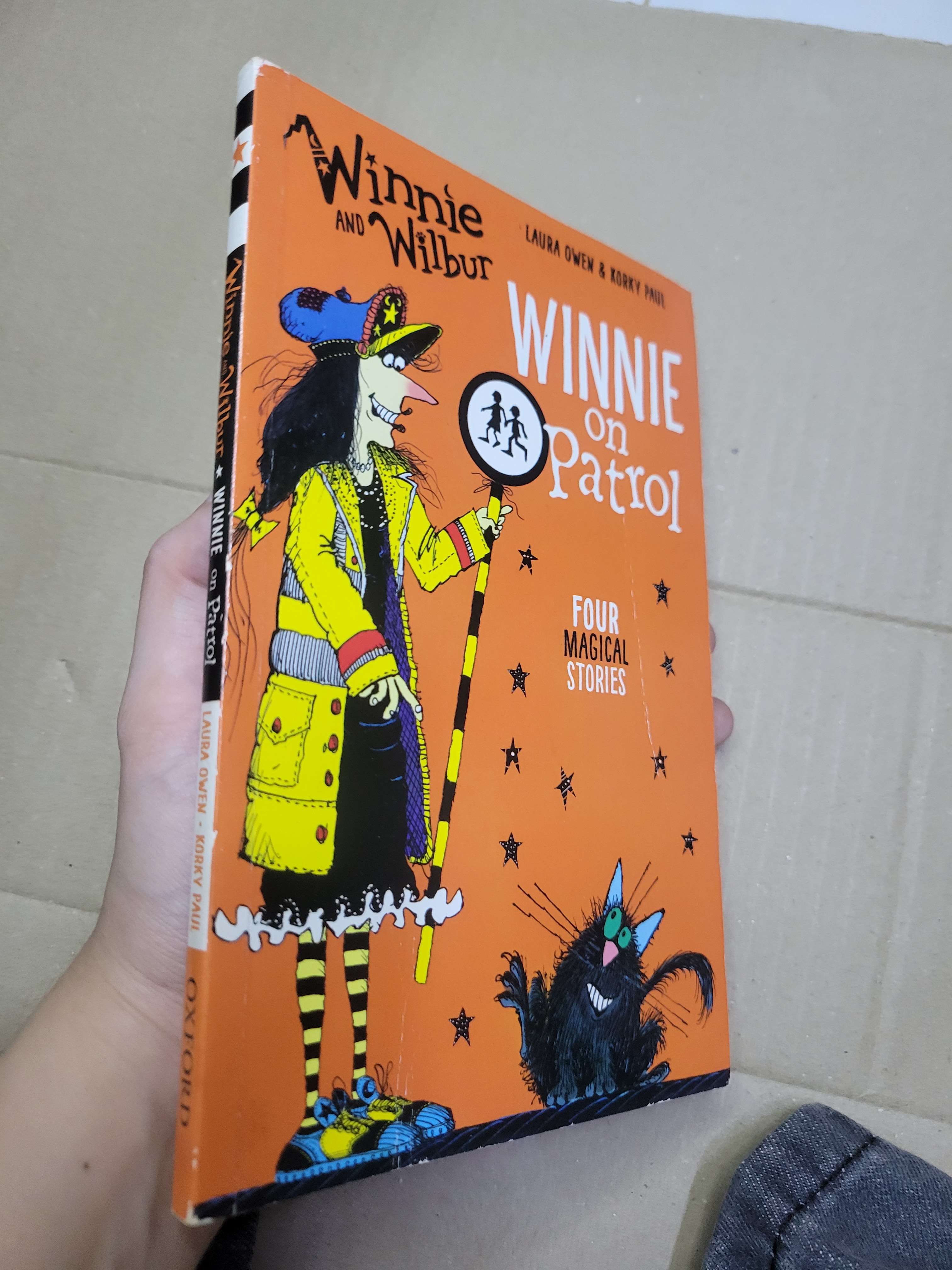 WINNIE AND WILBUR: WINNIE ON PATROL - LAURA OWEN mới 80% bẩn bìa, ố nhẹ (Truyện tranh ) HCM