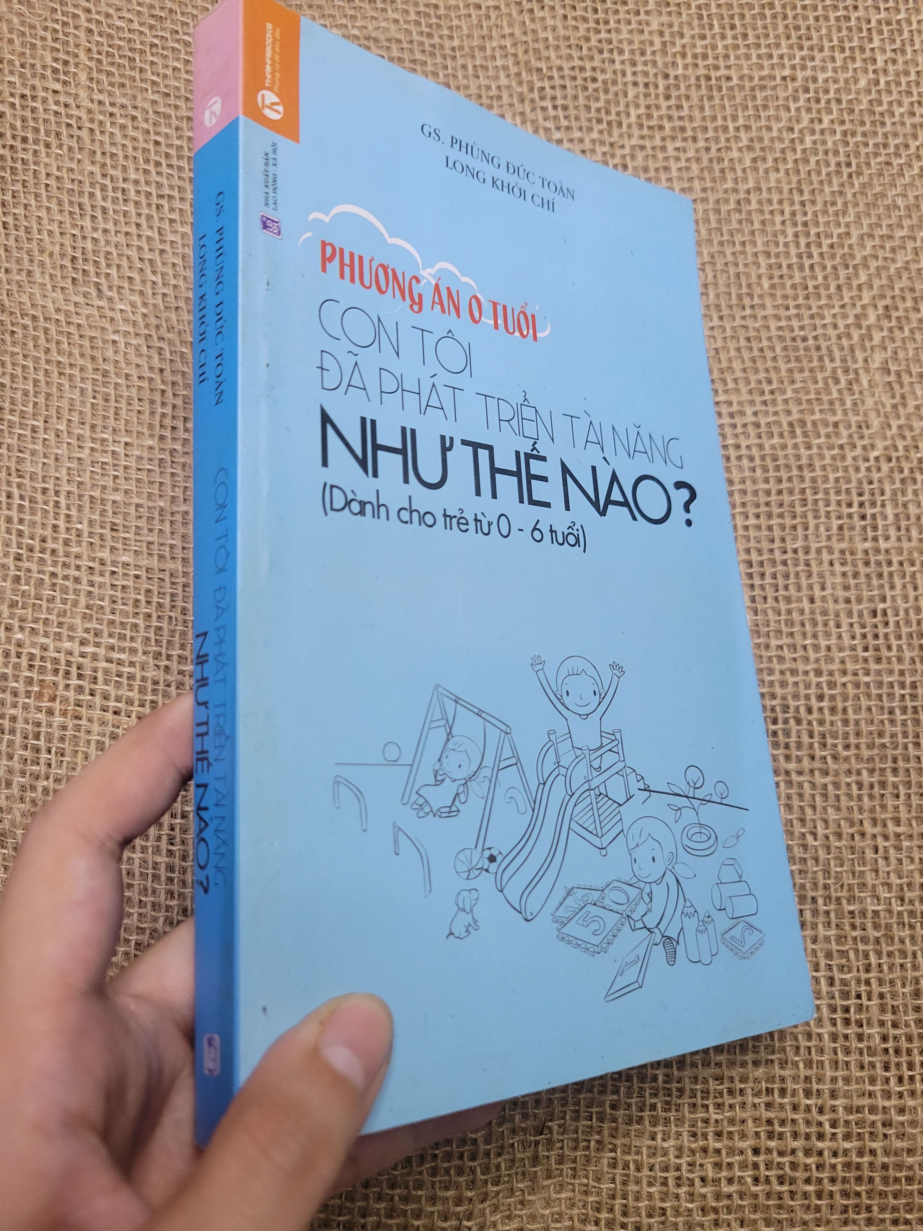 PHƯƠNG ÁN 0 TUỔI: CON TÔI ĐÃ PHÁT TRIỂN TÀI NĂNG NHƯ THẾ NÀO? (DÀNH CHO TRẺ TỪ 0-6 TUỔI) 2014 mới 80% bẩn bìa, ố nhẹ, có vệt nước (Sách mẹ và bé) HCM