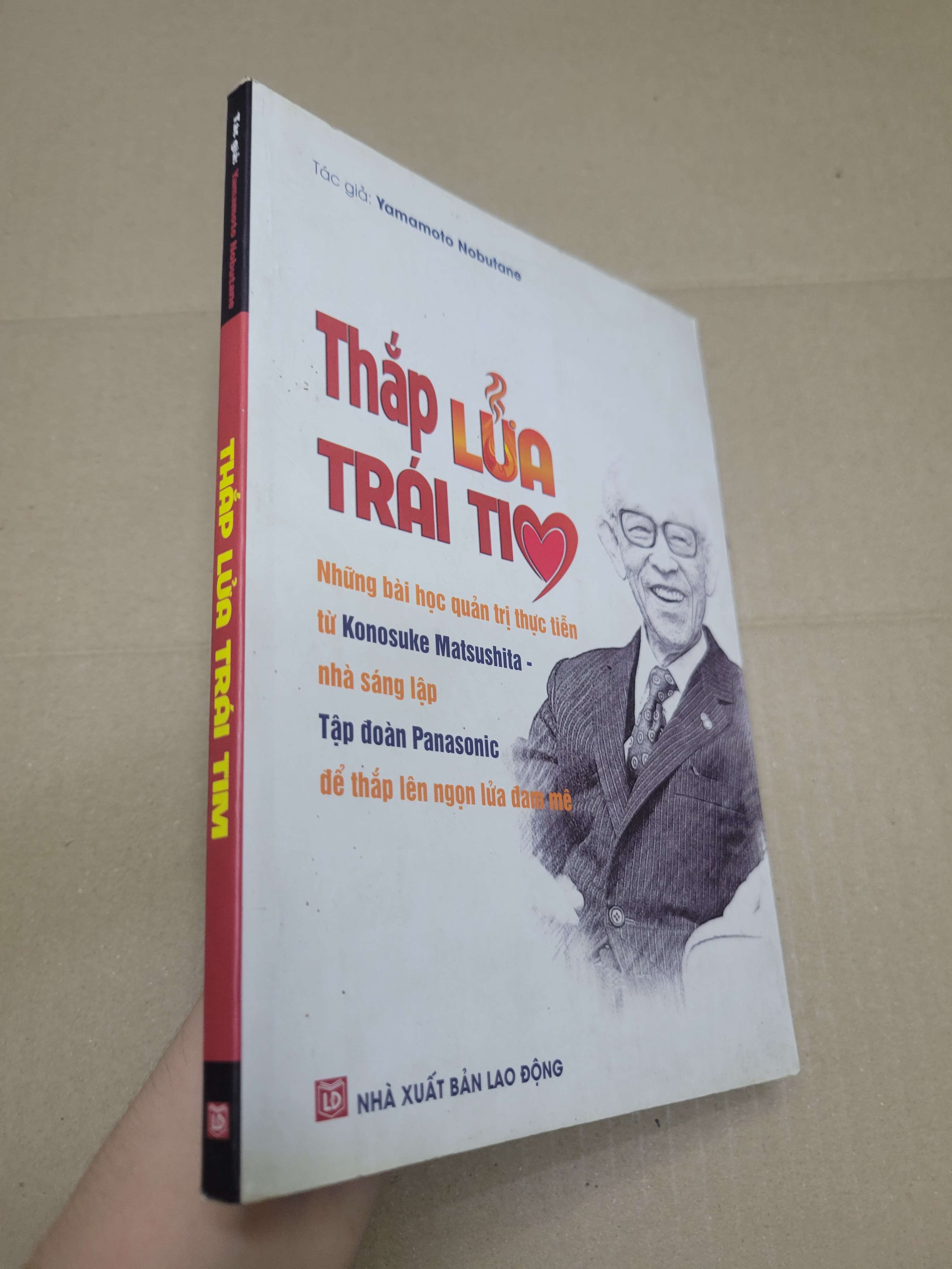 THẮP LỬA TRÁI TIM - Yamamoto Nobutane 2019 mới 80% bẩn bìa, ố nhẹ, có chữ ký (Kinh doanh - Marketing) HCM