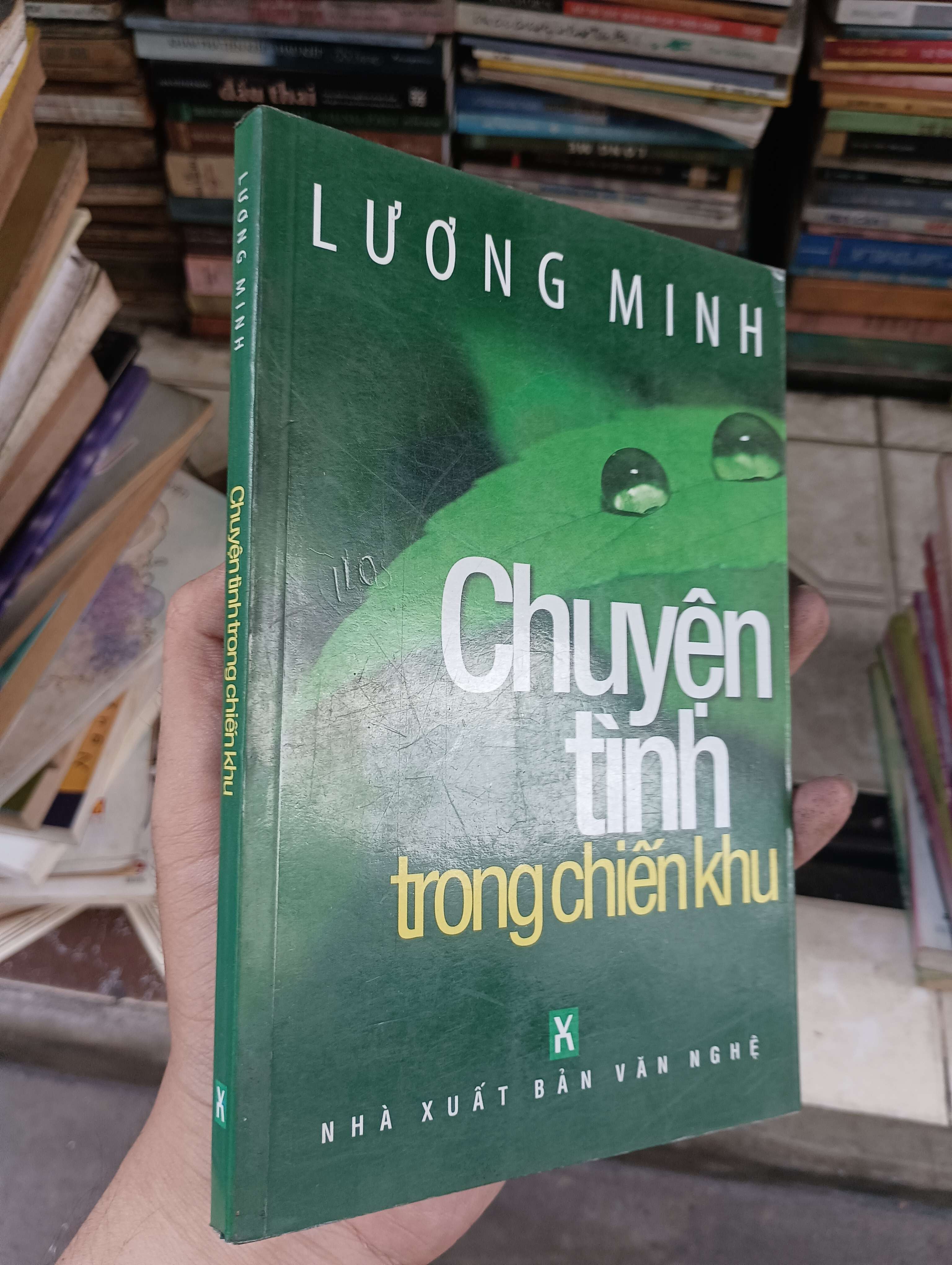 Chuyện tình trong chiến khu - Lương Minh 2007 (Sách văn học) BGB
