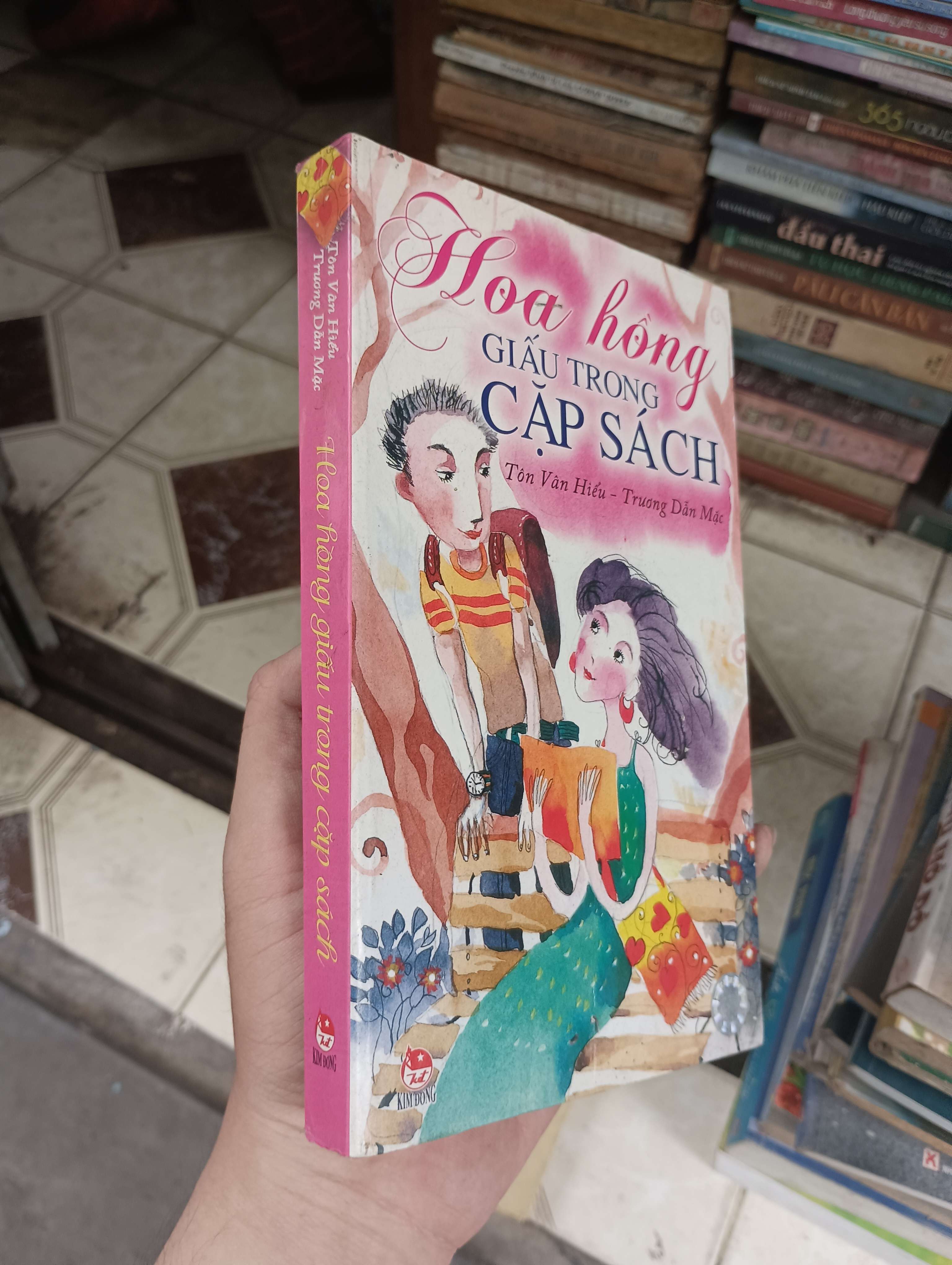 Hoa hồng giấu trong cặp sách - Tôn Vân Hiếu - Trương Dẫn Mặc 2006 (Tiểu Thuyết) BGB
