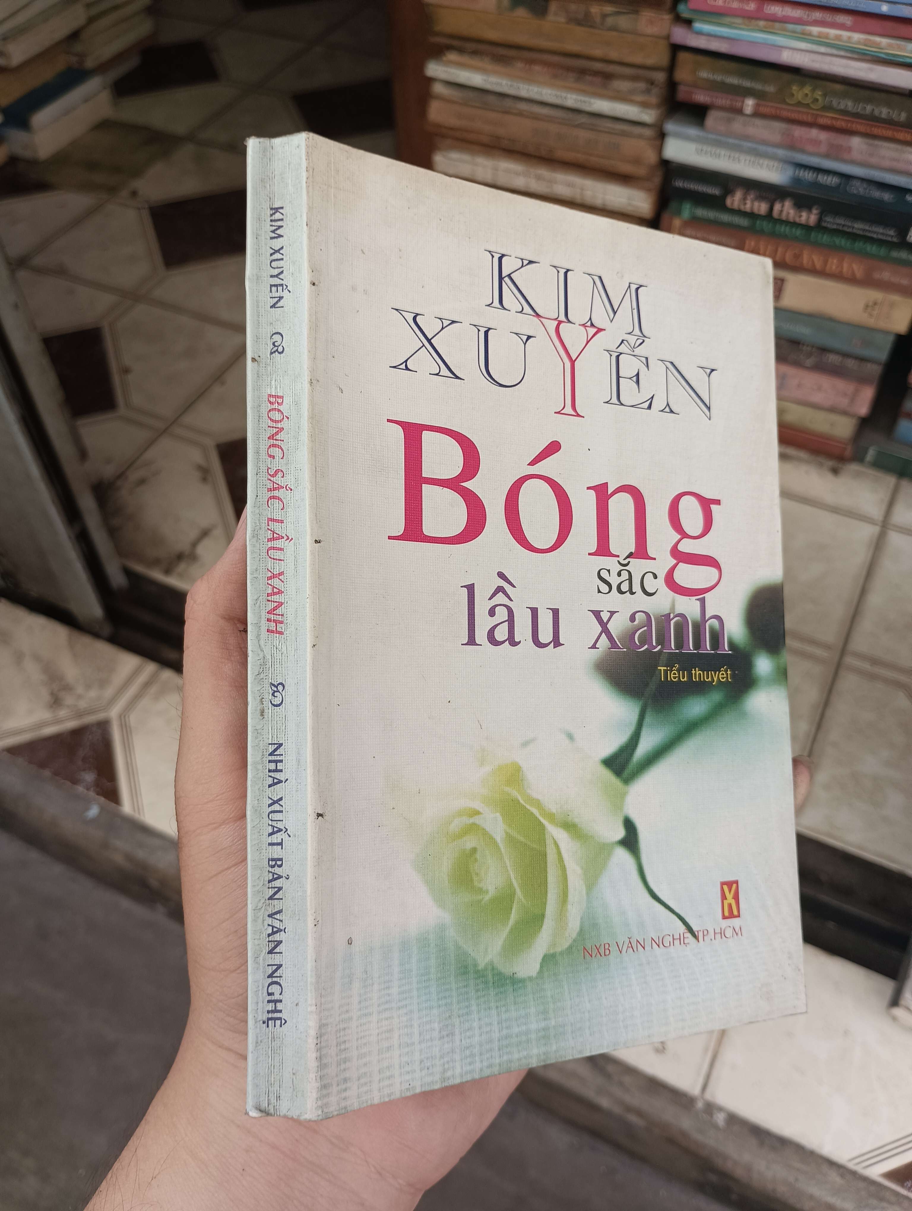 Bóng sắc lầu xanh - Kim Xuyến 2009 (Sách văn học) BGB