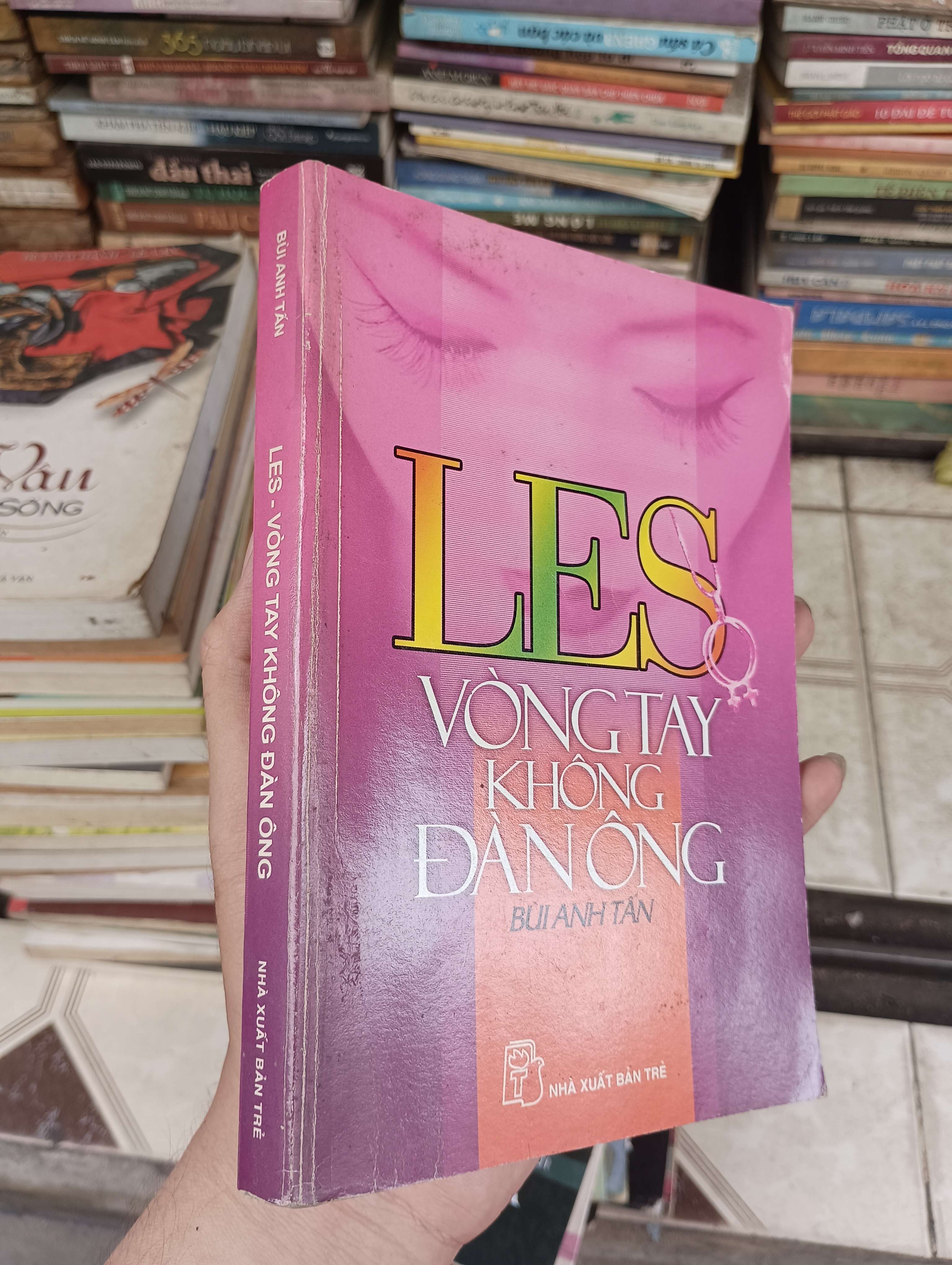 LES vòng tay không đàn ông - Bùi Anh Tấn 2005 (Sách văn học) BGB
