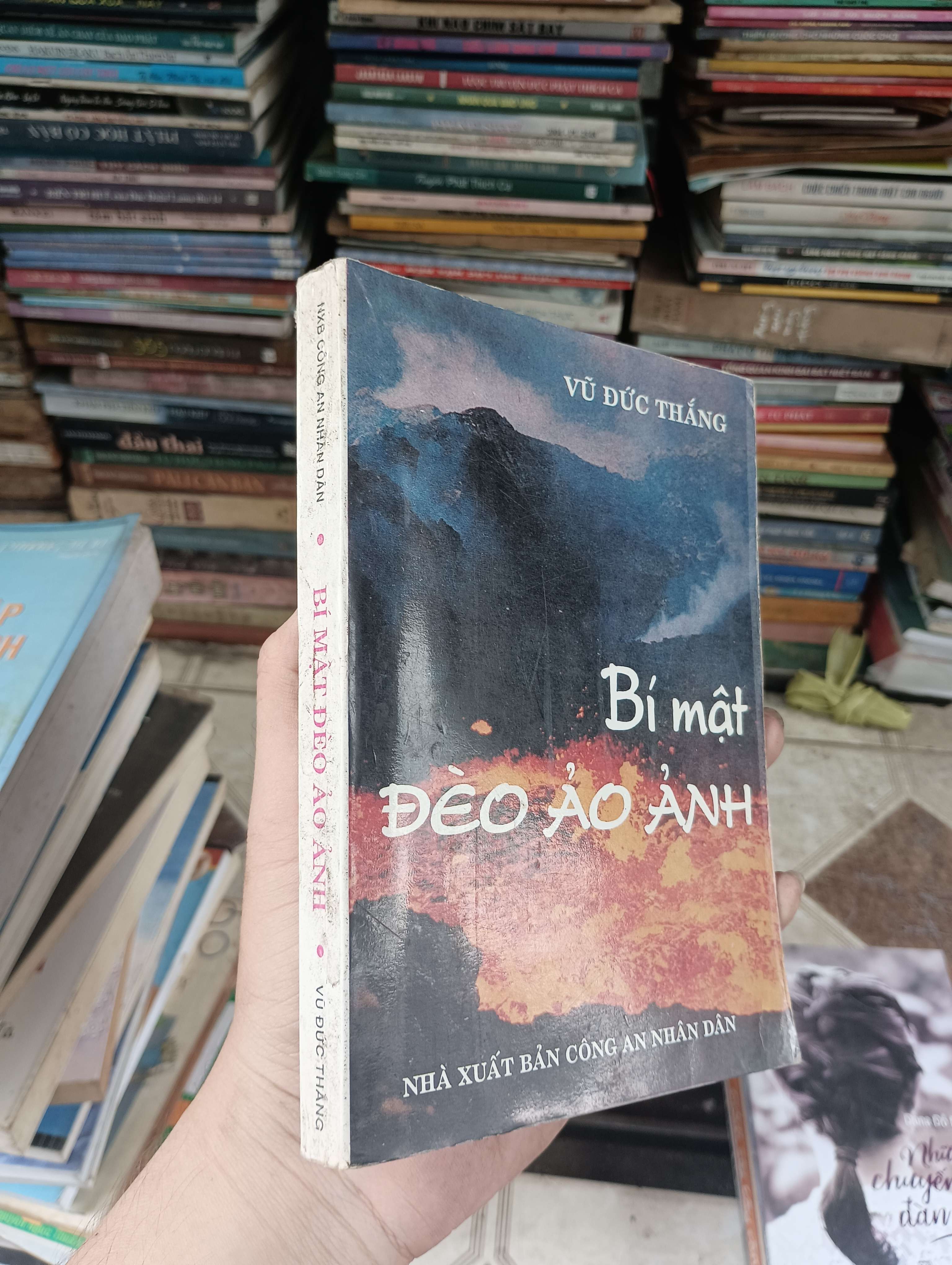 Bí mật Đèo Ảo Ảnh - Vũ Đức Thắng 1996 (Sách văn học) BGB