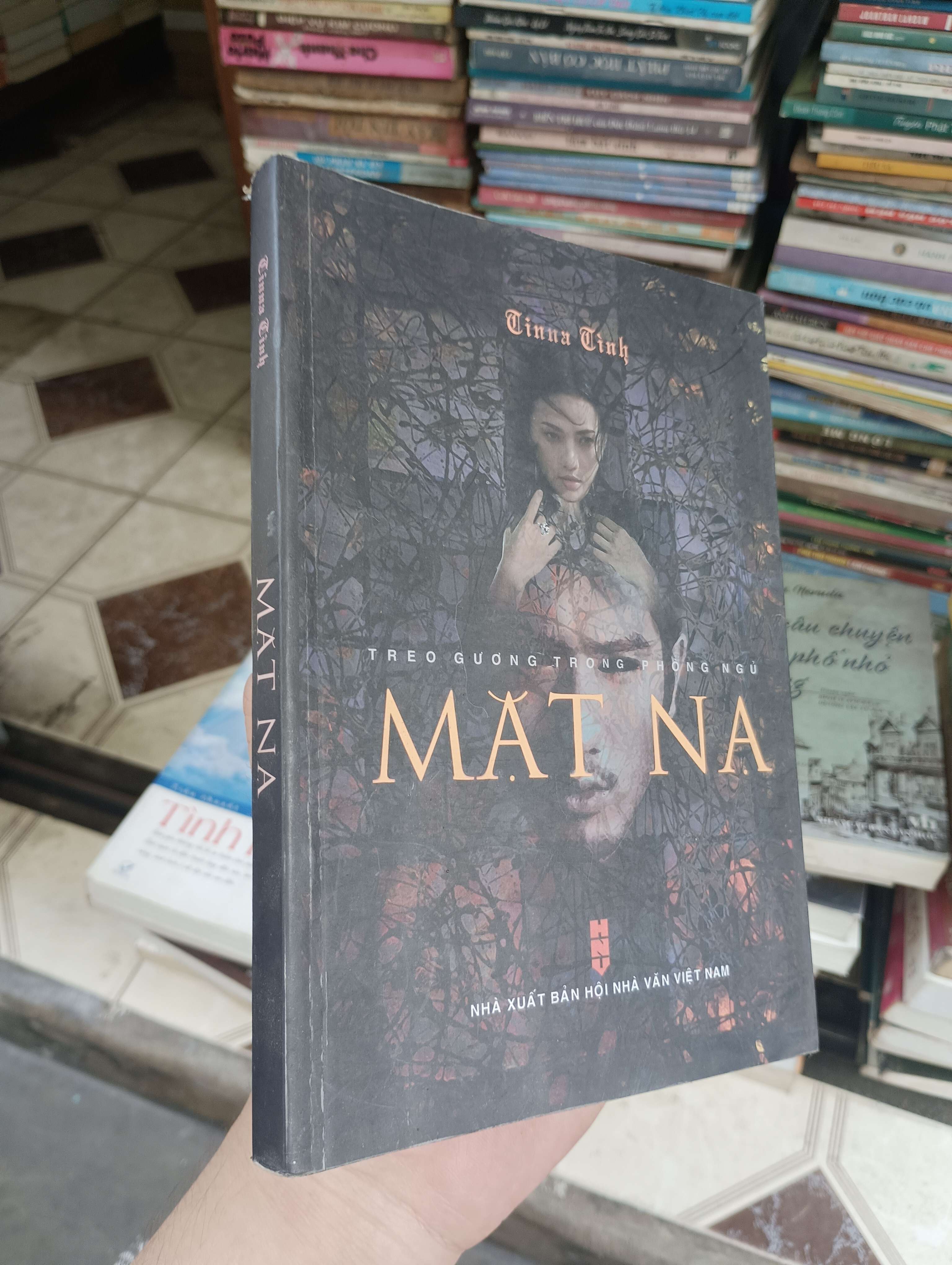 Mặt Nạ - Tinna Tình 2013 (Tiểu Thuyết) BGB