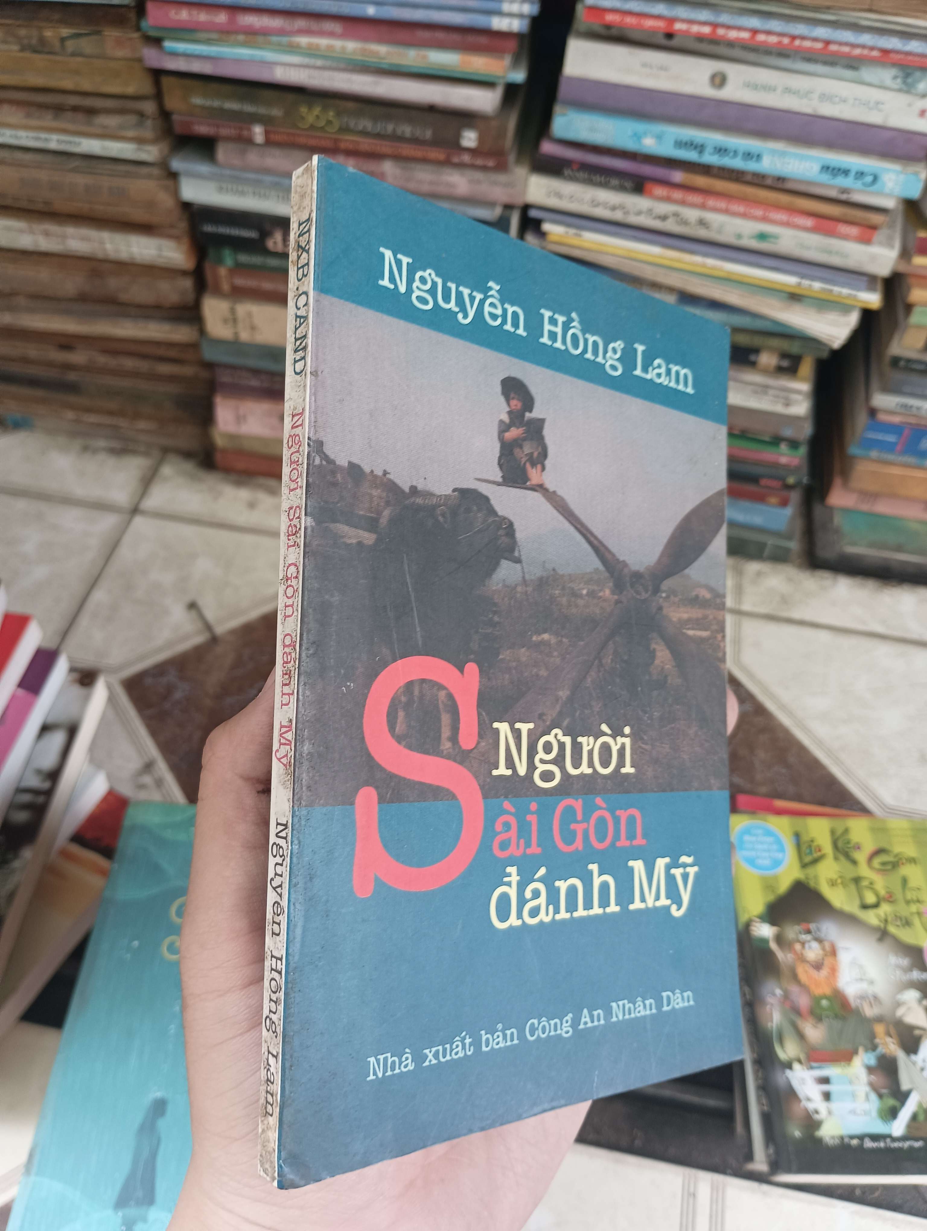 Người Sài Gòn đánh Mỹ - Nguyễn Hồng Lam 2000 (Sách văn học) BGB