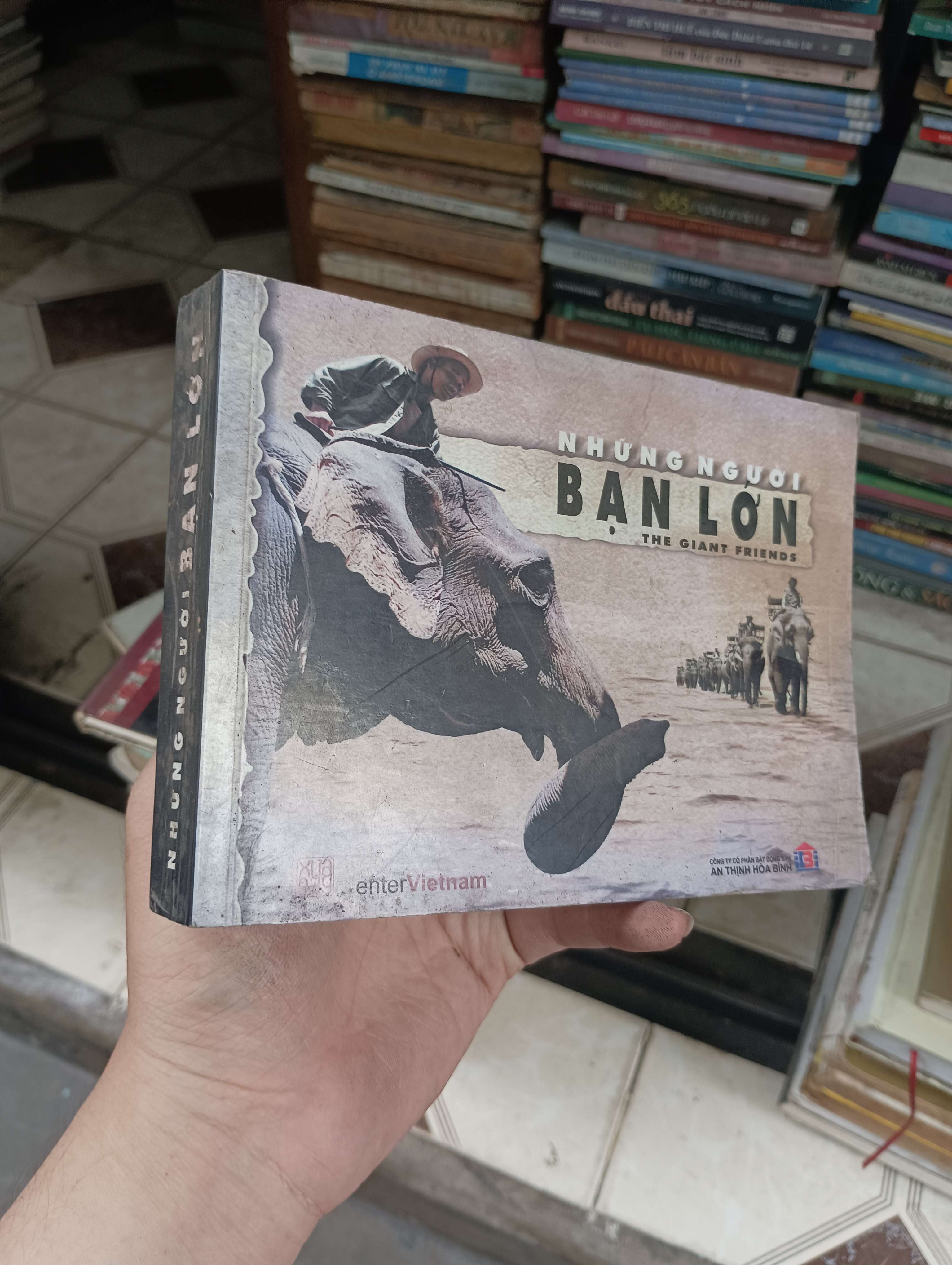 Những Người Bạn Lớn (The Giant Friends) - Lê Văn Thao (Sách văn học) BGB