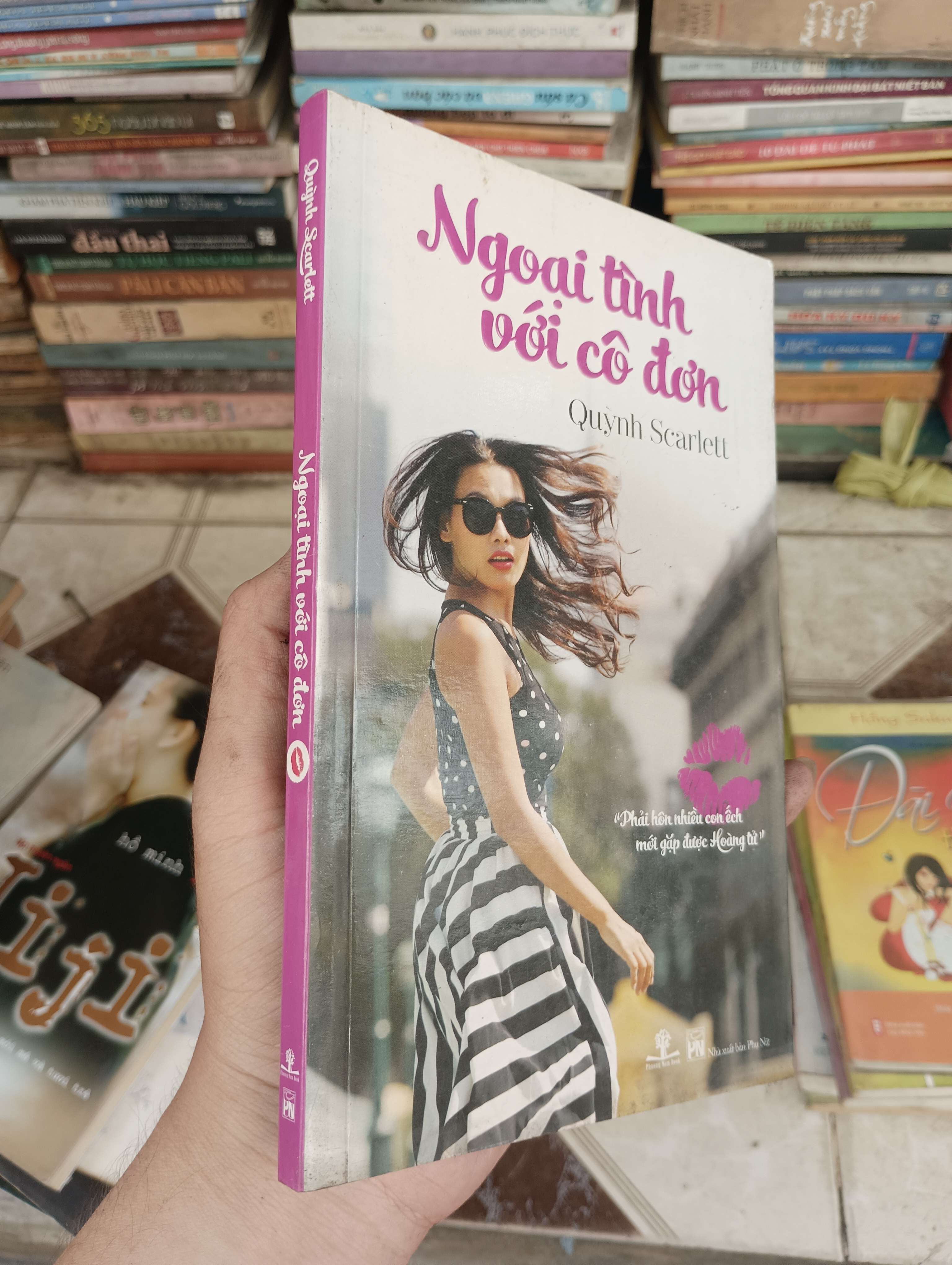 Ngoại tình với cô đơn - Quỳnh Scarlett 2013 (Tiểu Thuyết) BGB