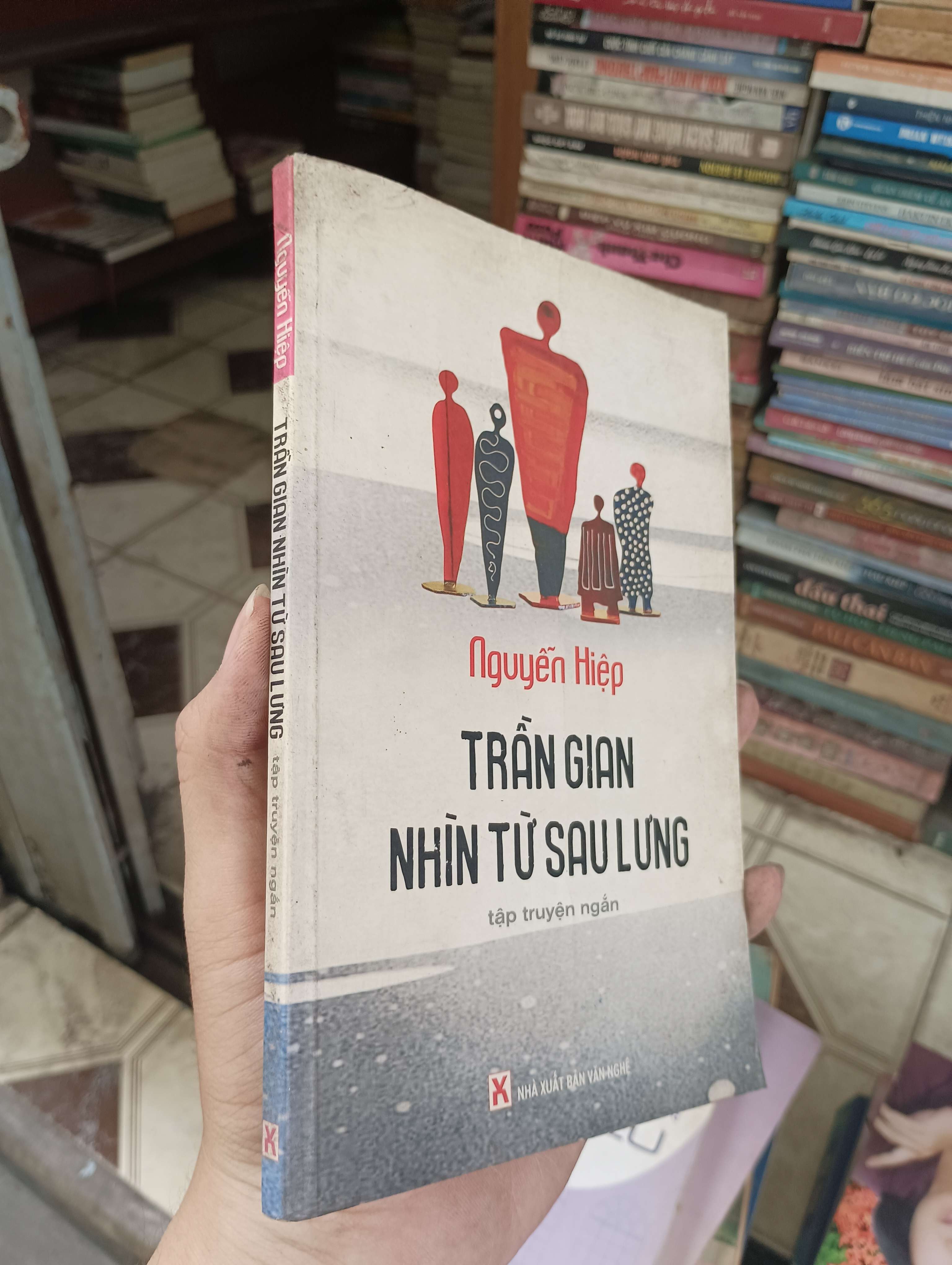 TRẦN GIAN NHÌN TỪ SAU LƯNG - Nguyễn Hiệp Trần Gian Nhàn - Lưu Sa Ulun Not found 2008 (Truyện Ngắn) BGB
