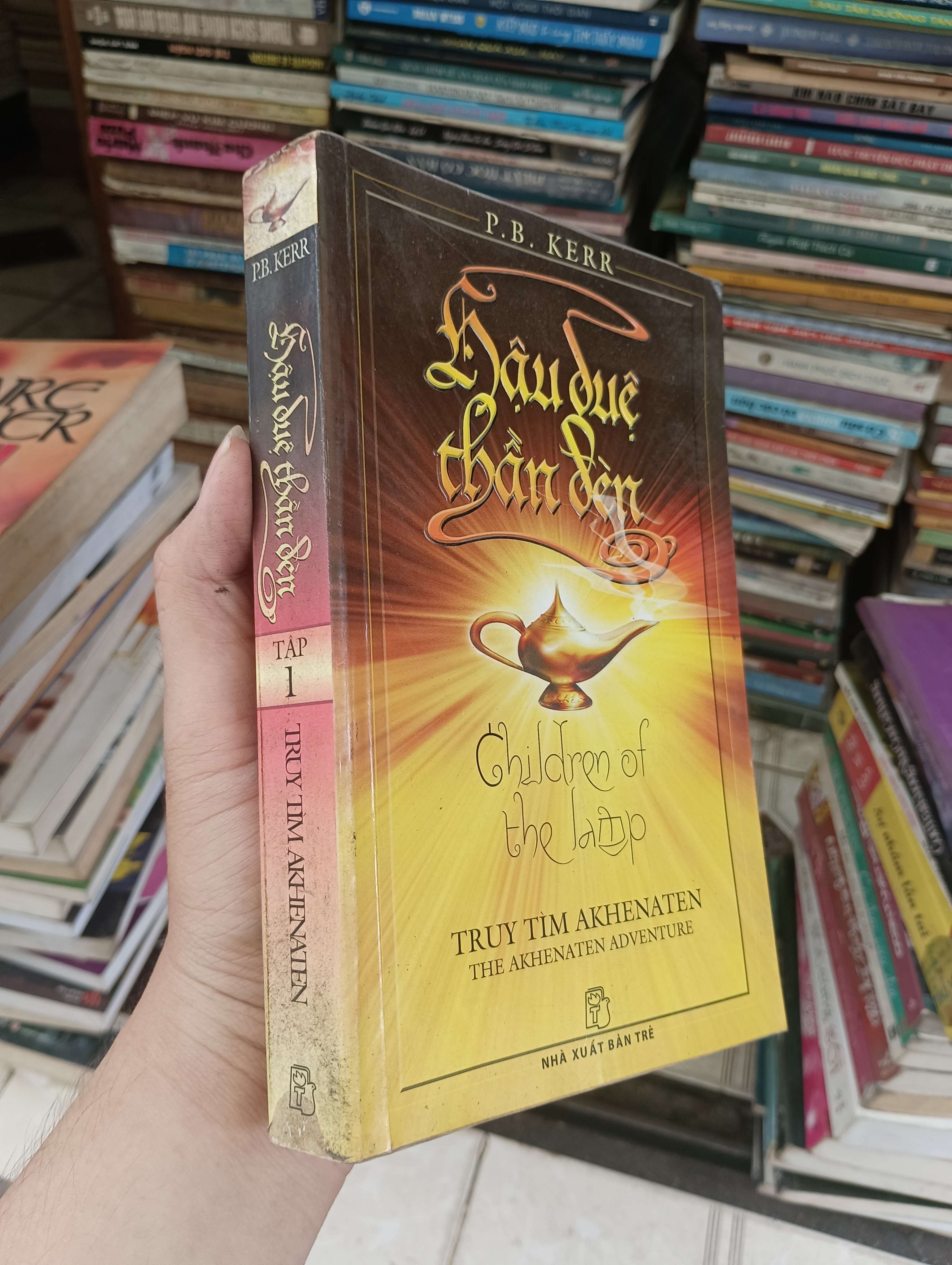 Hậu duệ thần đèn (Children of the Lamp: The Akhenaten Adventure) - P.B. Kerr 2008 (Tiểu Thuyết) BGB