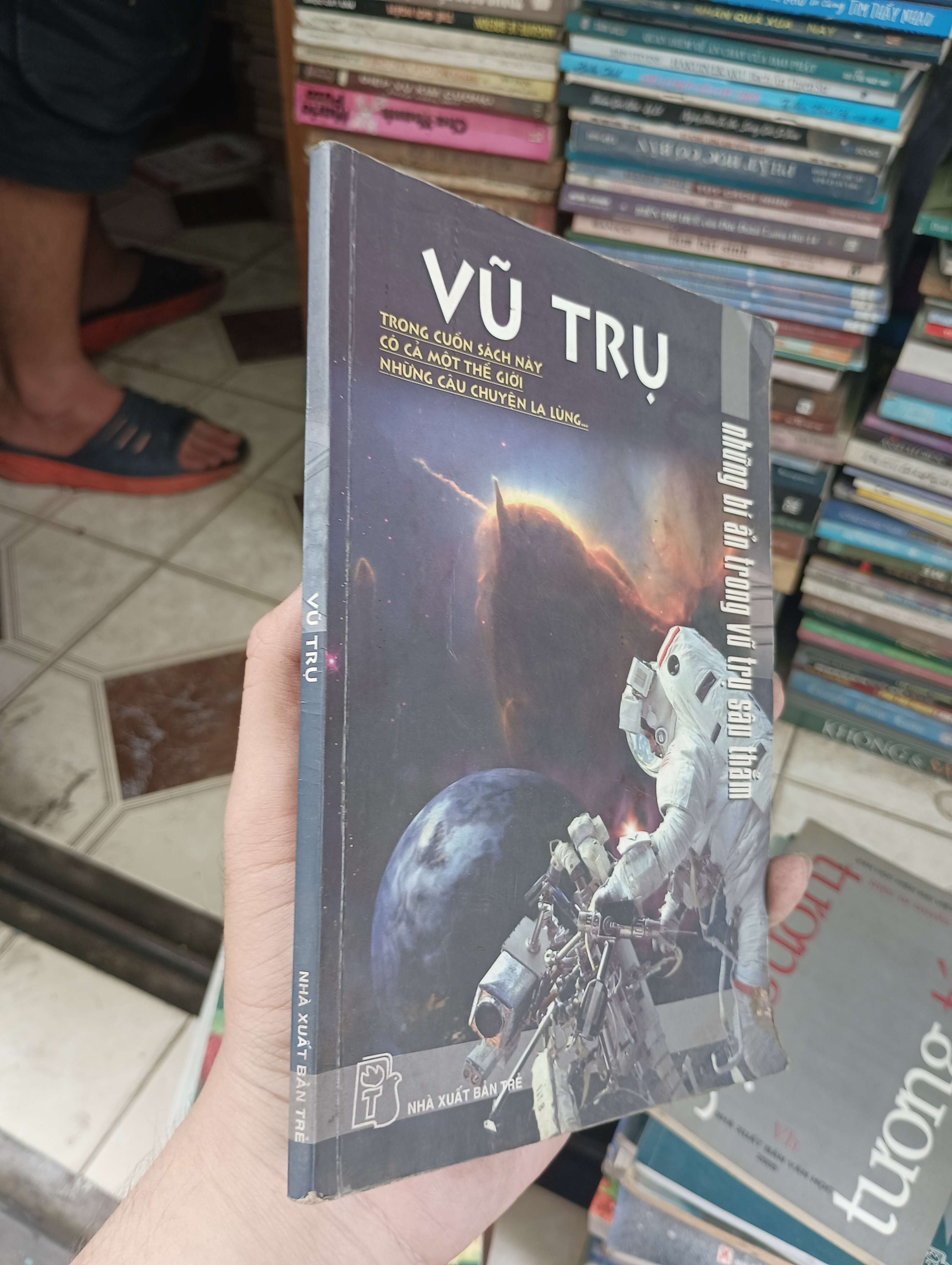 Vũ Trụ những bí ẩn trong vũ trụ sâu thẳm 2008 (Sách kiến thức tổng hợp) BGB
