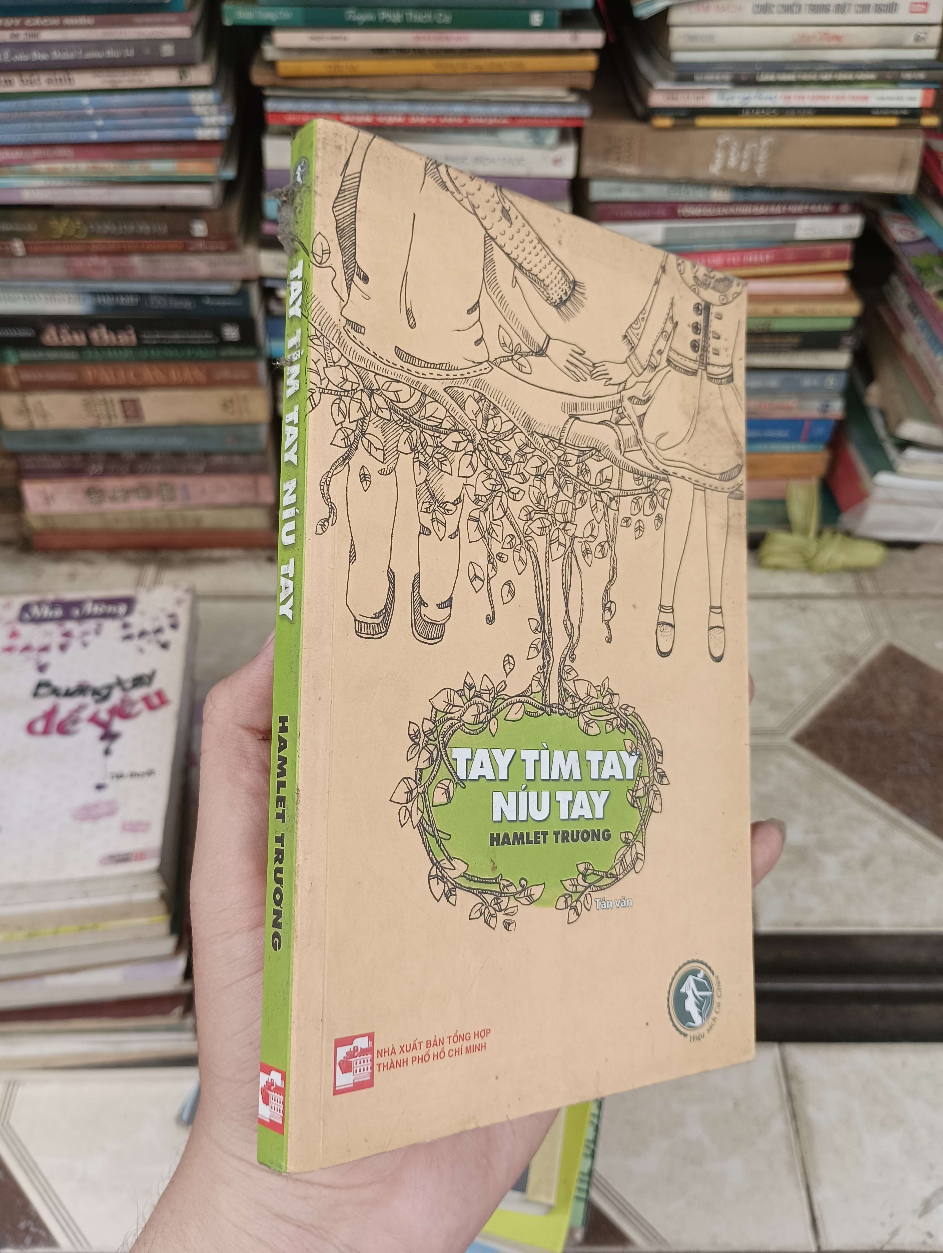 Tay Tìm Tay Níu Tay - Hamlet Trương 2013 (Tiểu Thuyết) BGB